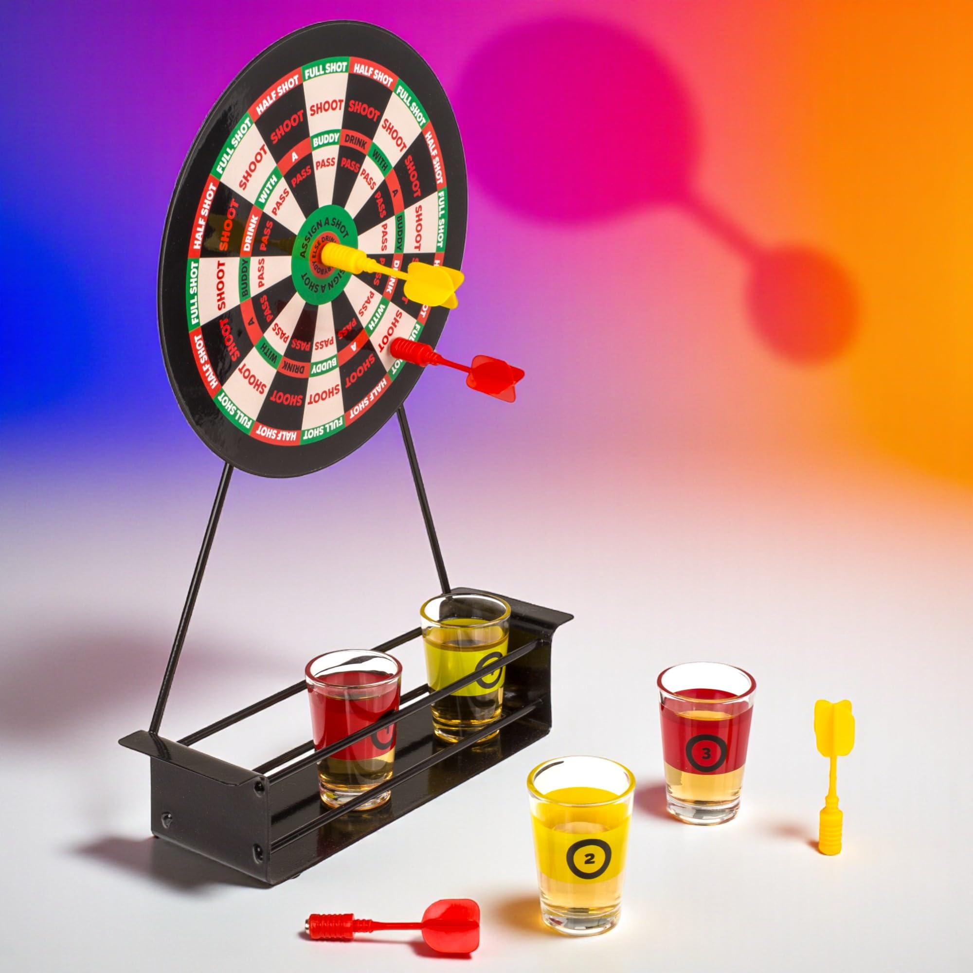 MIJOMA Dart Trinkspiel – Partyspiel mit Dartscheibe, 4 Shotgläsern & 4 Darts – witziges Trinkspiel für Erwachsene, Geburtstag, Junggesellenabschied, WG-Party