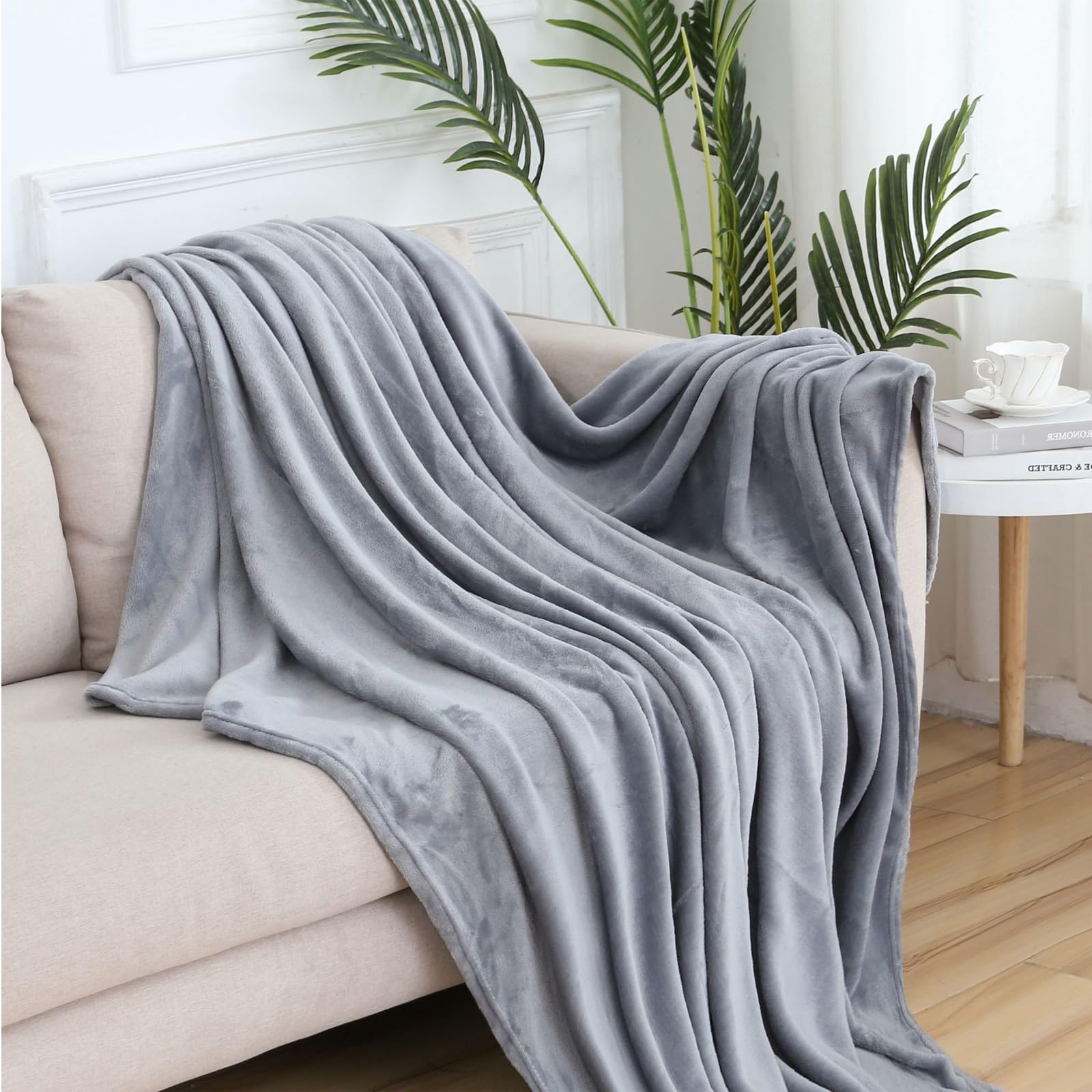 Plaid Couverture Polaire 80 x 200 cm : Idéal pour vos Soirées Cocooning au Salon