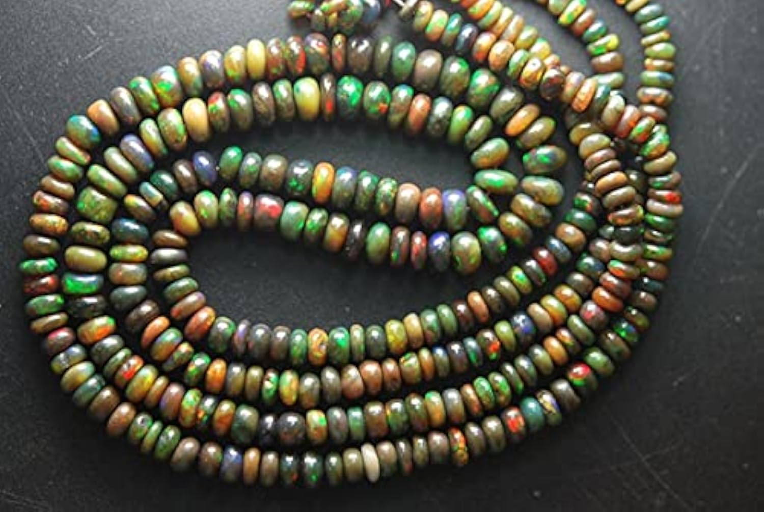 Opale noire de 14 pouces LKBEADS pour offrir un bijou fait main unique