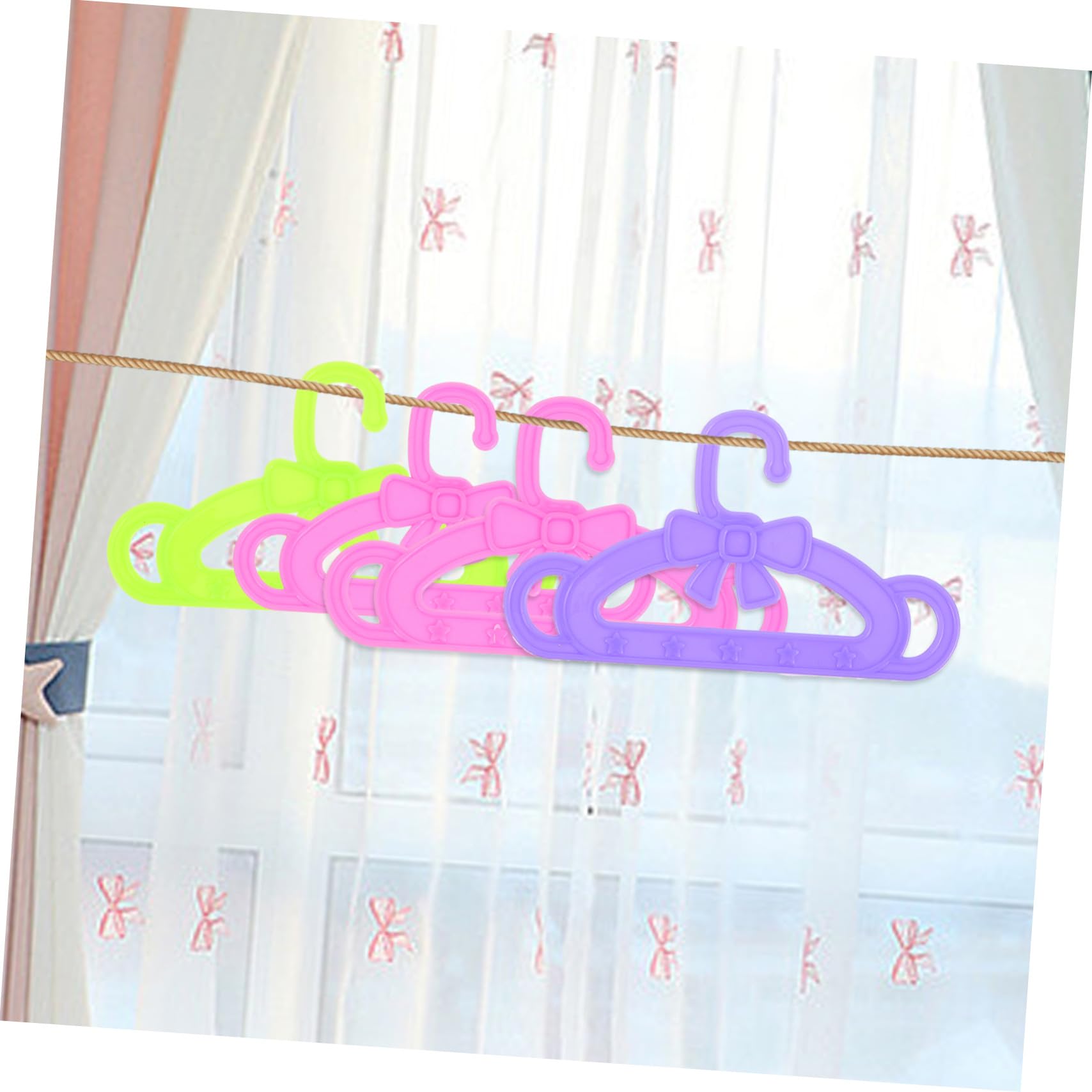 Perchas de Piezas Ropa para Plástico 15 Muñecas para Vestidos | Accesorios para Muñecas, Niñas y Bebés, Pack Multicolor, Uso en Habitación Infantil y Ocasiones Obsequios