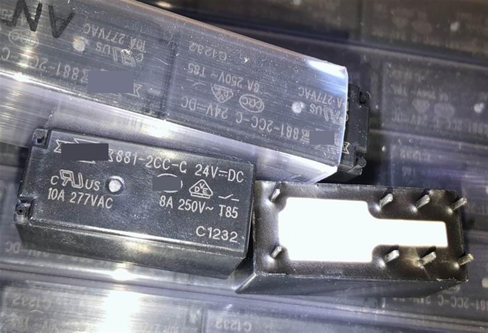Relé 8 pines 881-2CC-C 24VDC compatible con modelos 115F-2C de 5V y 12V 2