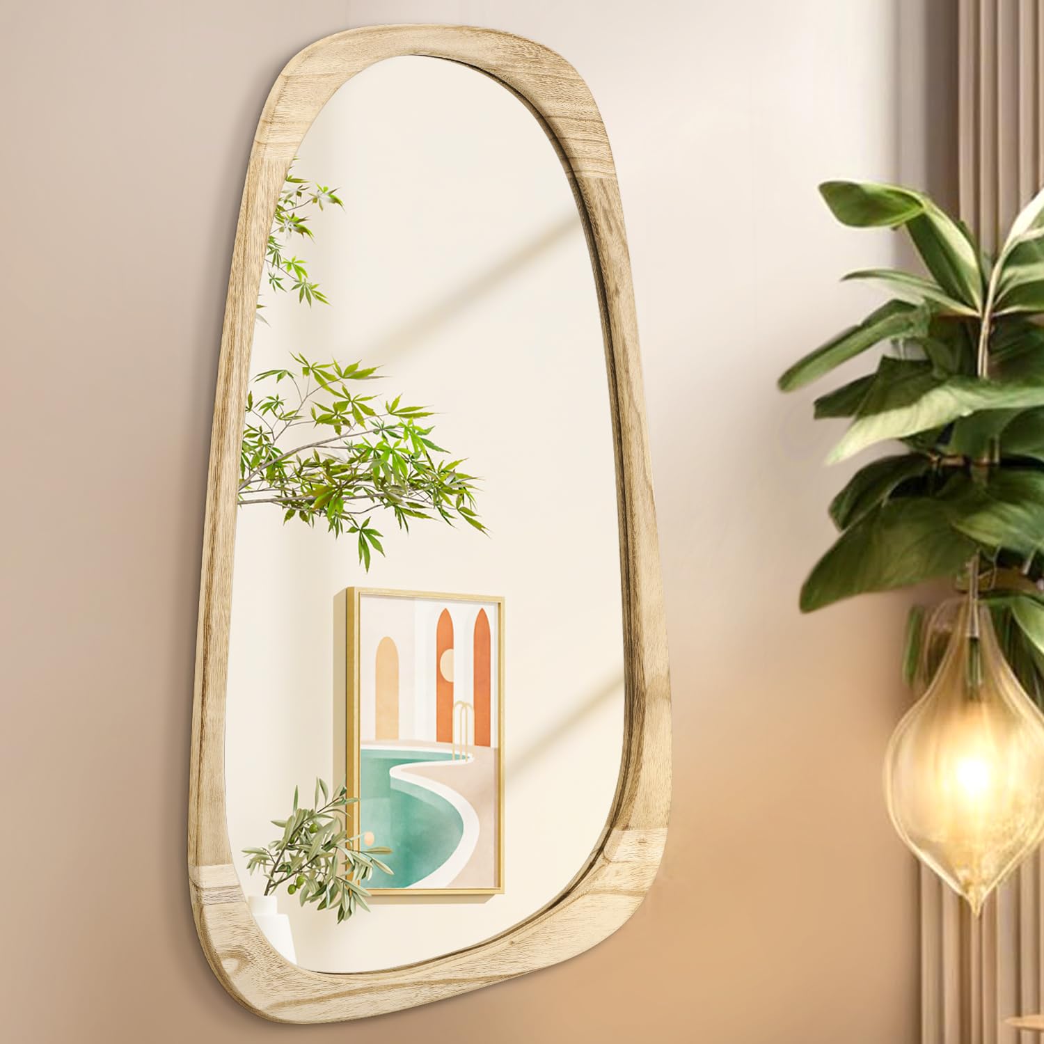 Espejo de pared con marco de madera clara