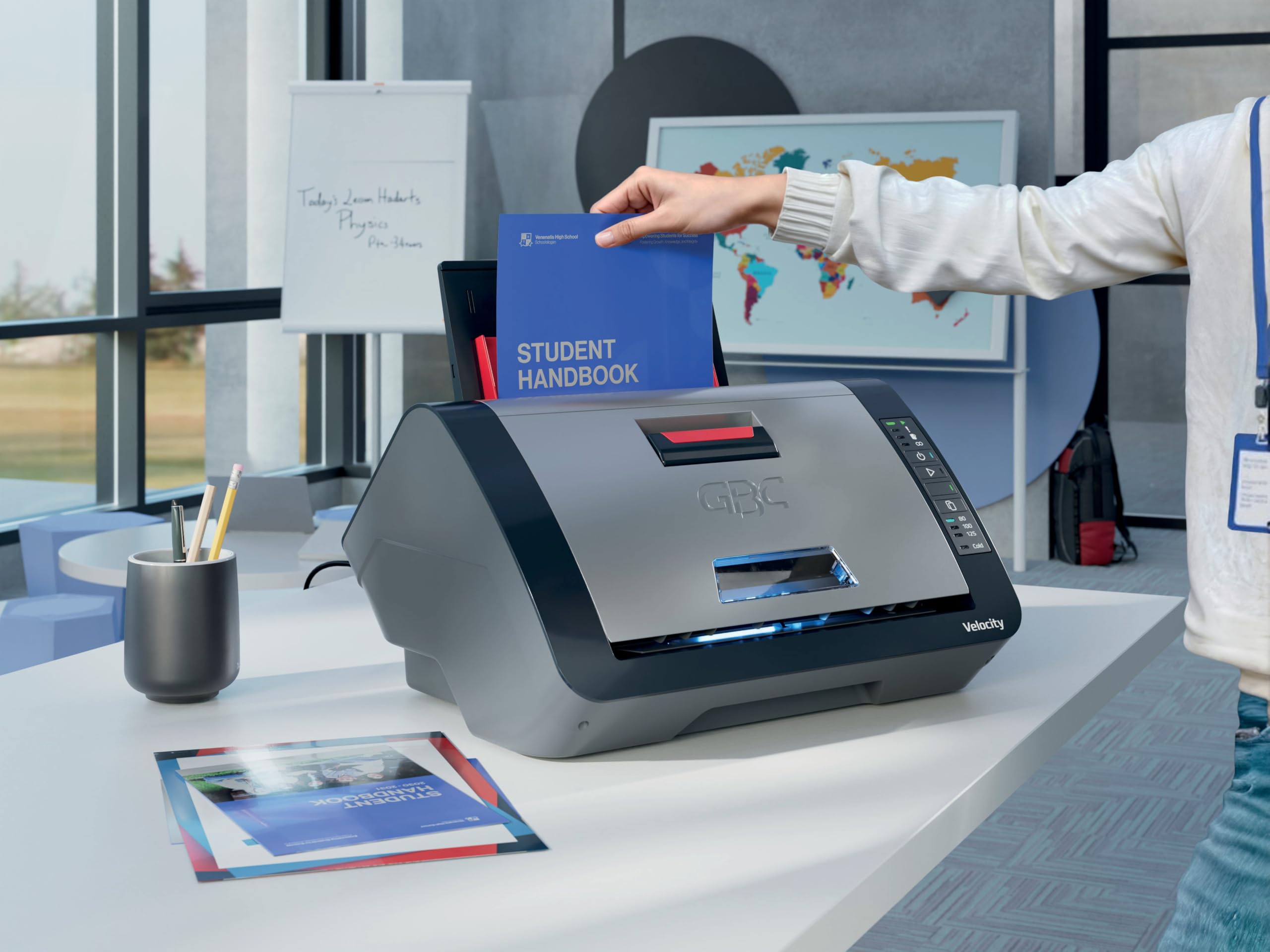 Plastificatrice Automatica GBC Velocity A4 - Plastificatrice da Tavolo con Allineamento e Taglio Automatico, Riscaldamento Rapido - Include Cartuccia Starter 80 Micron 42,5x23,5x34cm