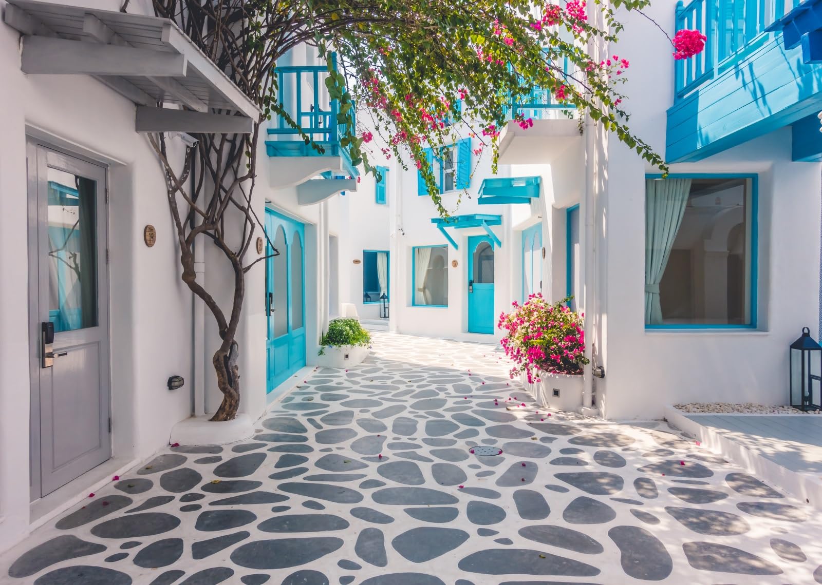 BELECO 4.6x2.5m Fotohintergrund Stoff Griechische Straße Santorini Insel Weiße Gebäude Romantische Blühende Blumen Hintergrund Griechische Party Dekoration Geburt Hochzeit Fotografie Zubehör