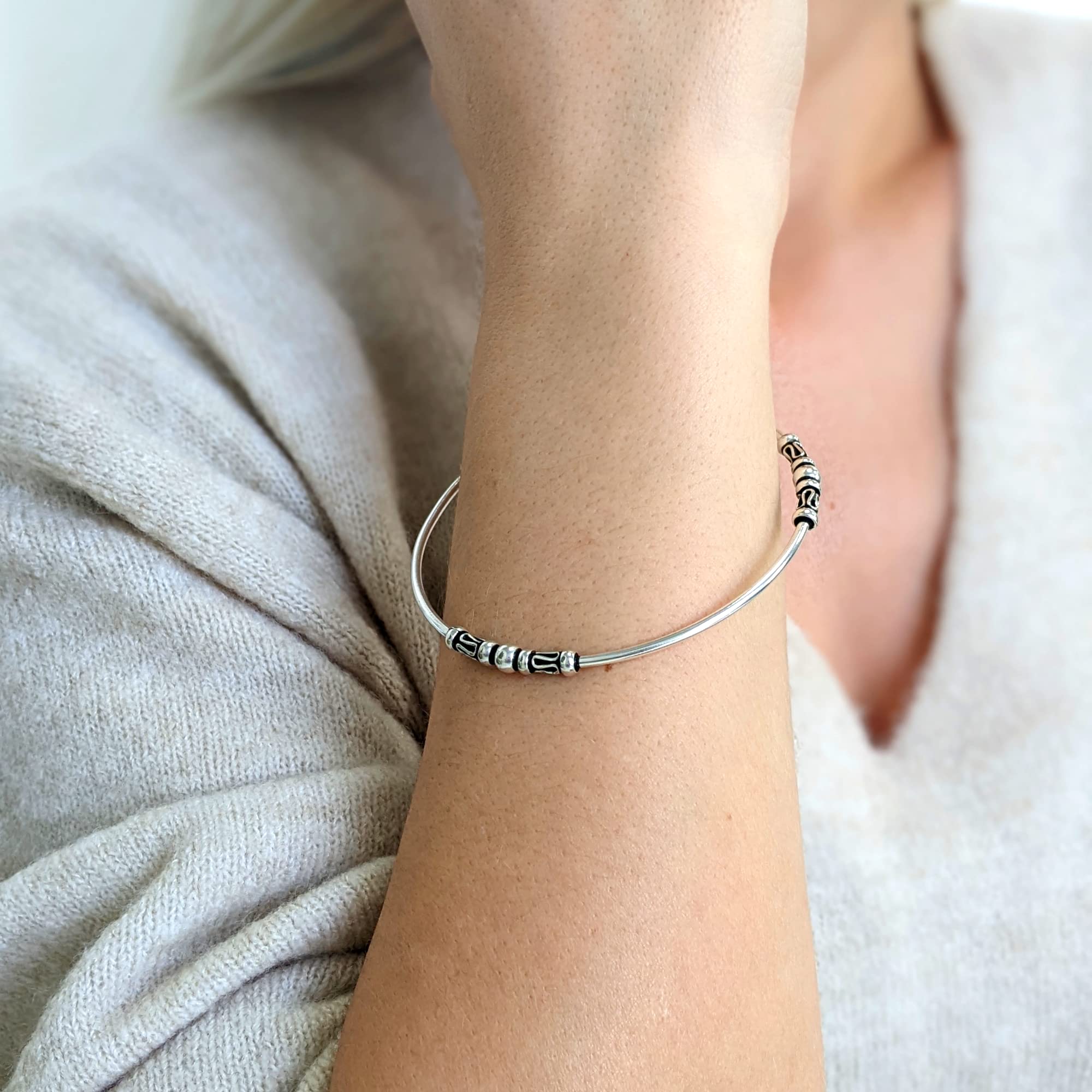 Silverly Bracciale Rigido Impilabile in Argento Sterling 925 con Perline Ispirate a Bali per Donna | Bracciale Rigido Sottile e Rotondo con Perline a Volute Intricate