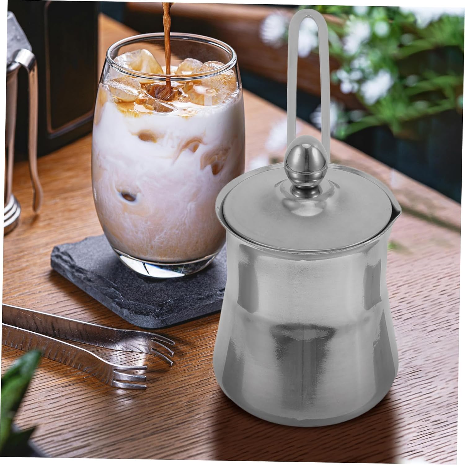 Vaguelly 550ml Stainless Steel Milk Frother Pitcher with Lid, Thickened Portable Coffee Pouring Kettle Featuring Ergonomic Handle for Office and Camping Use