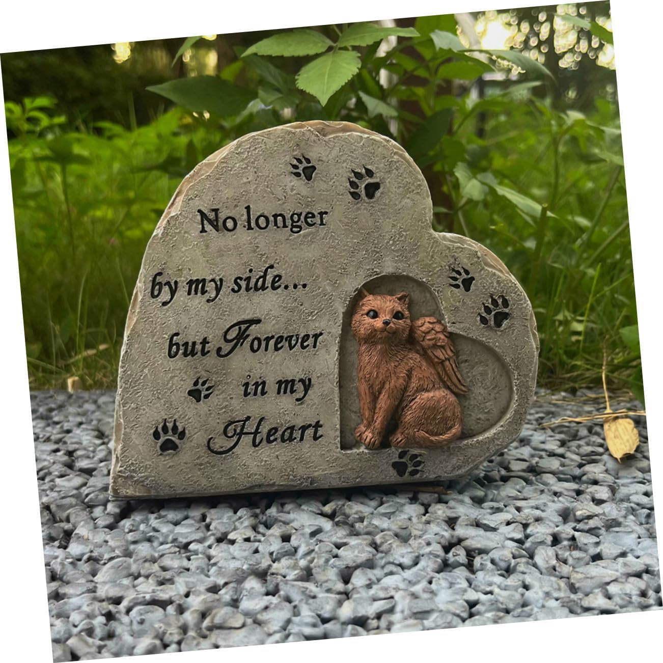 Resin Cat Memorial Statue with Heart-Shaped Angel Design Pet Memorial Stone for Garden for Remembering Beloved Cats and Kittens Weather-Resistant Outdoor Grave Marker