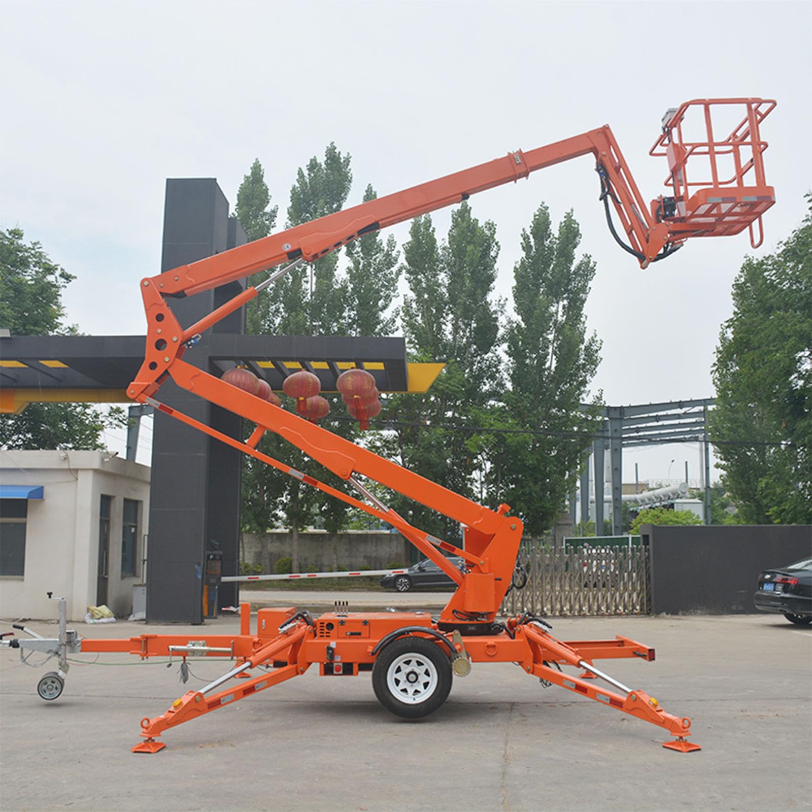 Heavy-Duty Towable Articulated Cherry Picker Lift with Large Operating Radius, Mobile Boom Lift with Excellent Stability, Hydraulic Telescopic Manlift for Billboard Installation & Property Management