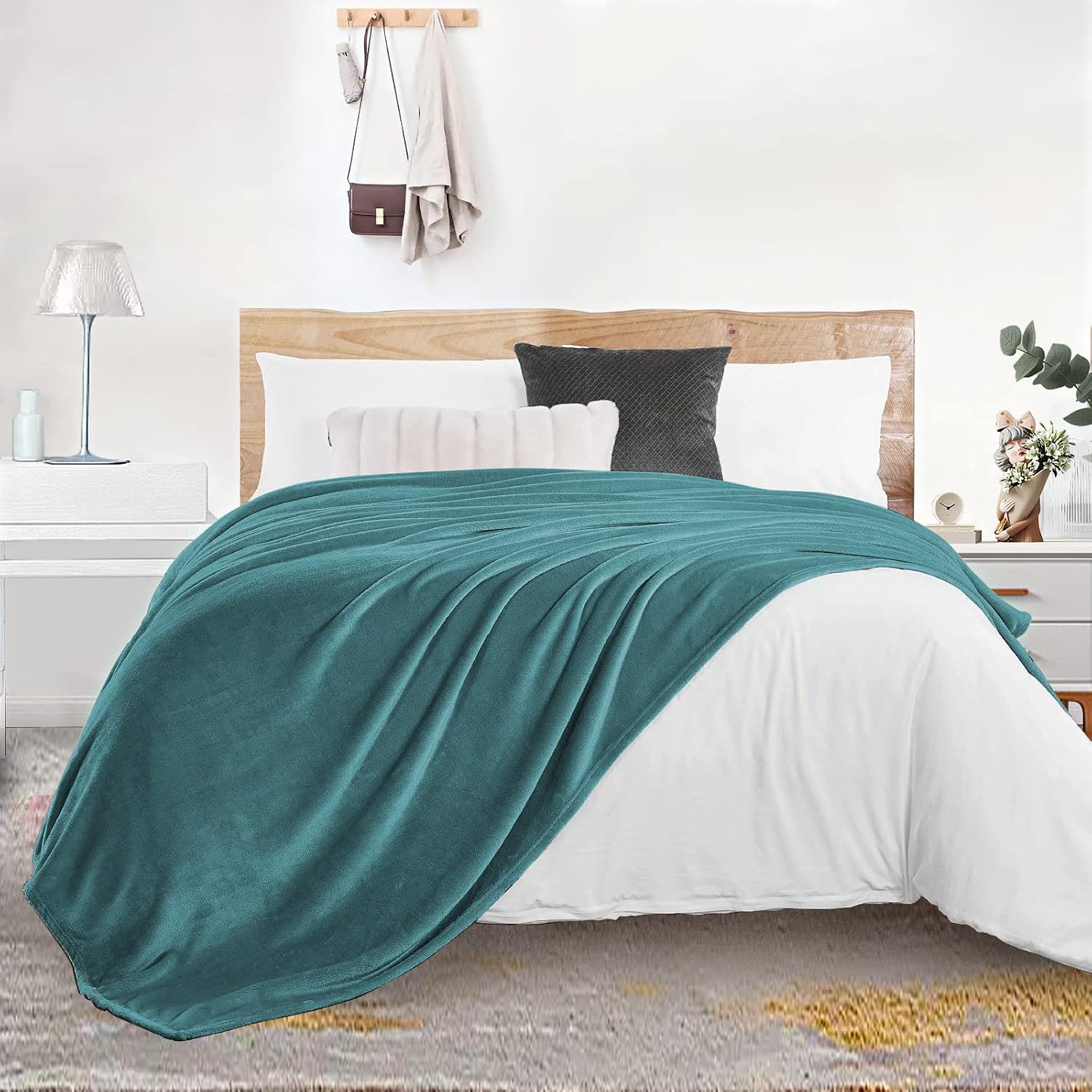 Soft Fleece Full Size Blanket, 80” x 94”, Microfiber for Sofa, Bed, Couch, or Travel, Breathable Thermal Warmth Comfort, Solid Color Green