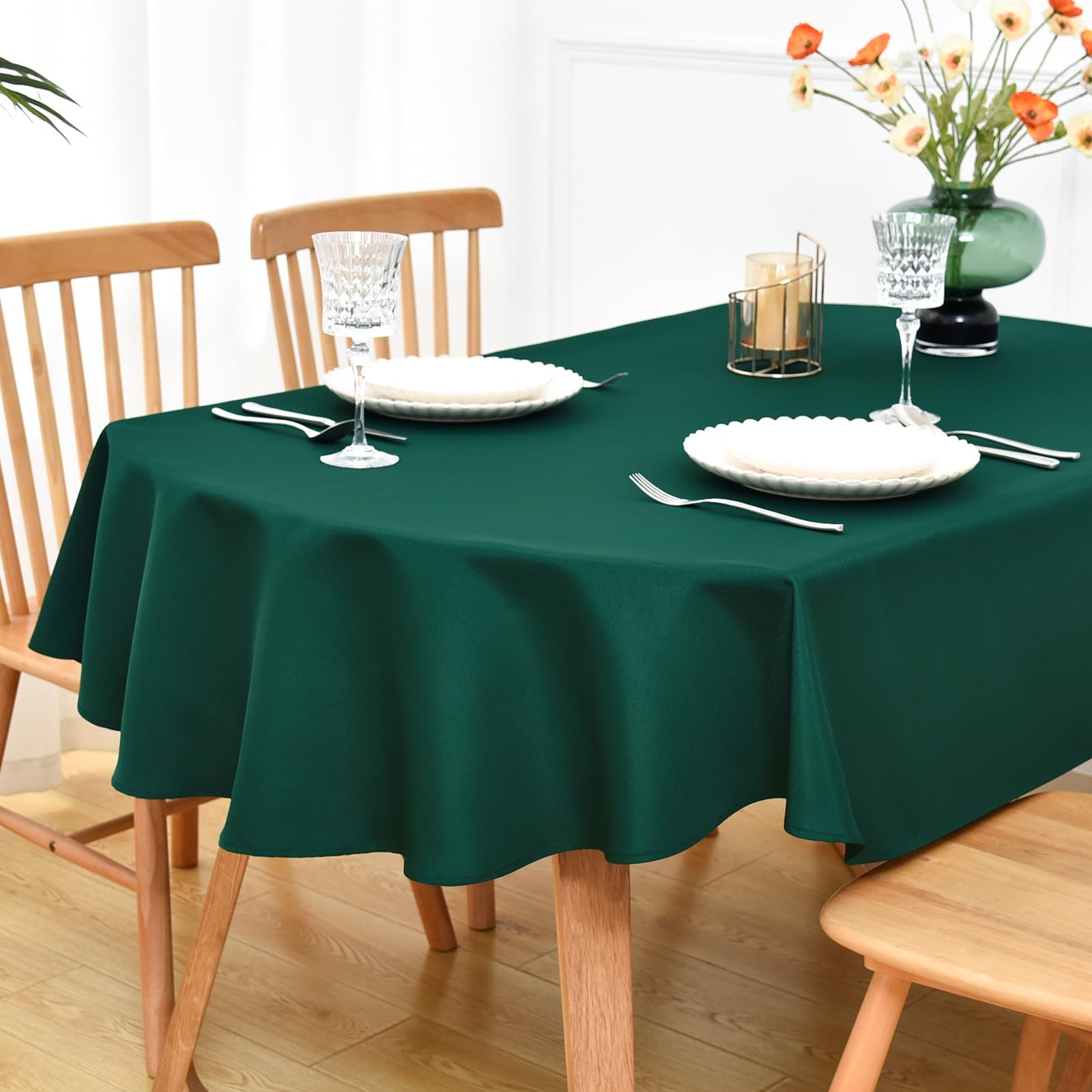 Green Oval Tablecloth 60x84 inch, Heavy Duty Polyester Fabric Table Cloth, Reusable Washable Solid Table Cover for Dining, Kitchen, Party, Wedding, Indoor Outdoor Tabletop Decoration