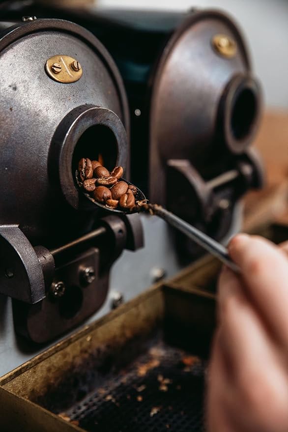 Designed to be compatible with Lavazza BLUE system machines, the convenience of Bristot capsules is unparalleled. The micro-perforated film ensures that every cup of coffee is as fresh and flavorful as the first, making each sip a true delight. Packed with 8.5g of coffee, these capsules offer a bold and robust flavor that will ignite your senses and elevate your day.