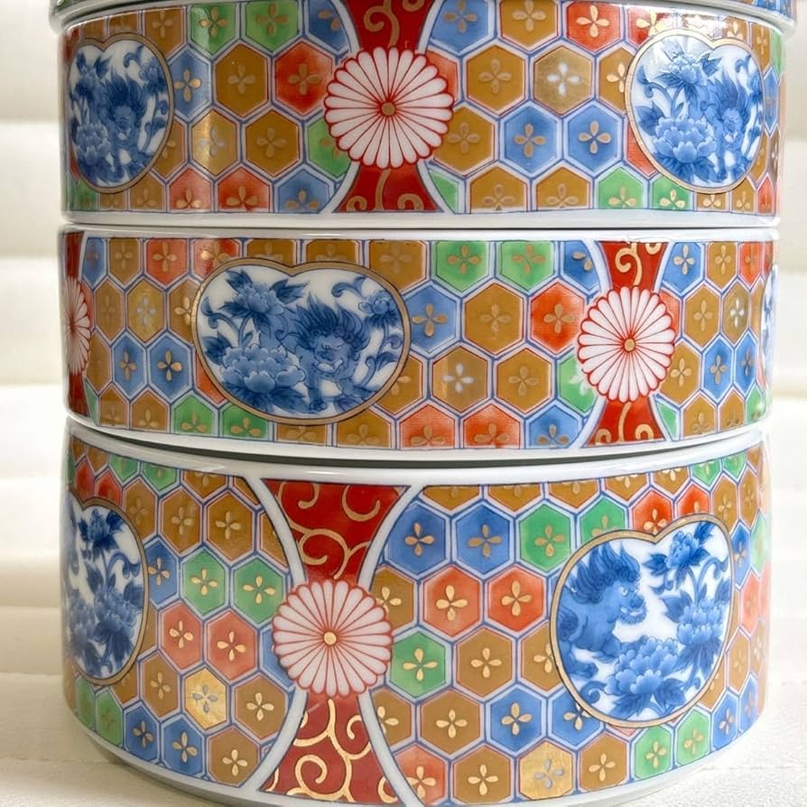 前畑庫山窯金彩亀甲紋獅子三段重おせち器お正月蓋付き古伊万里重箱 前畑庫山窯金彩亀甲紋獅子三段重おせち器お正月蓋付き古伊万里重箱