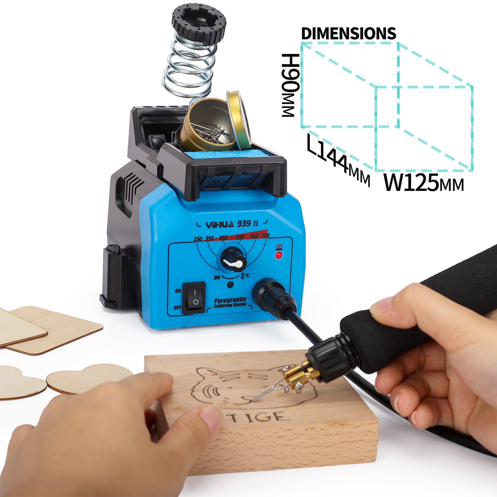 YIHUA 939-II Kit Stazione per Pirografia su Legno con Penna per Pirografia Regolabile a Temperatura, Impugnatura Morbida, 20 Punte in Filo, 2 Stencil, Supporto Sicuro EU Plug (4 Pezzi di Legno)