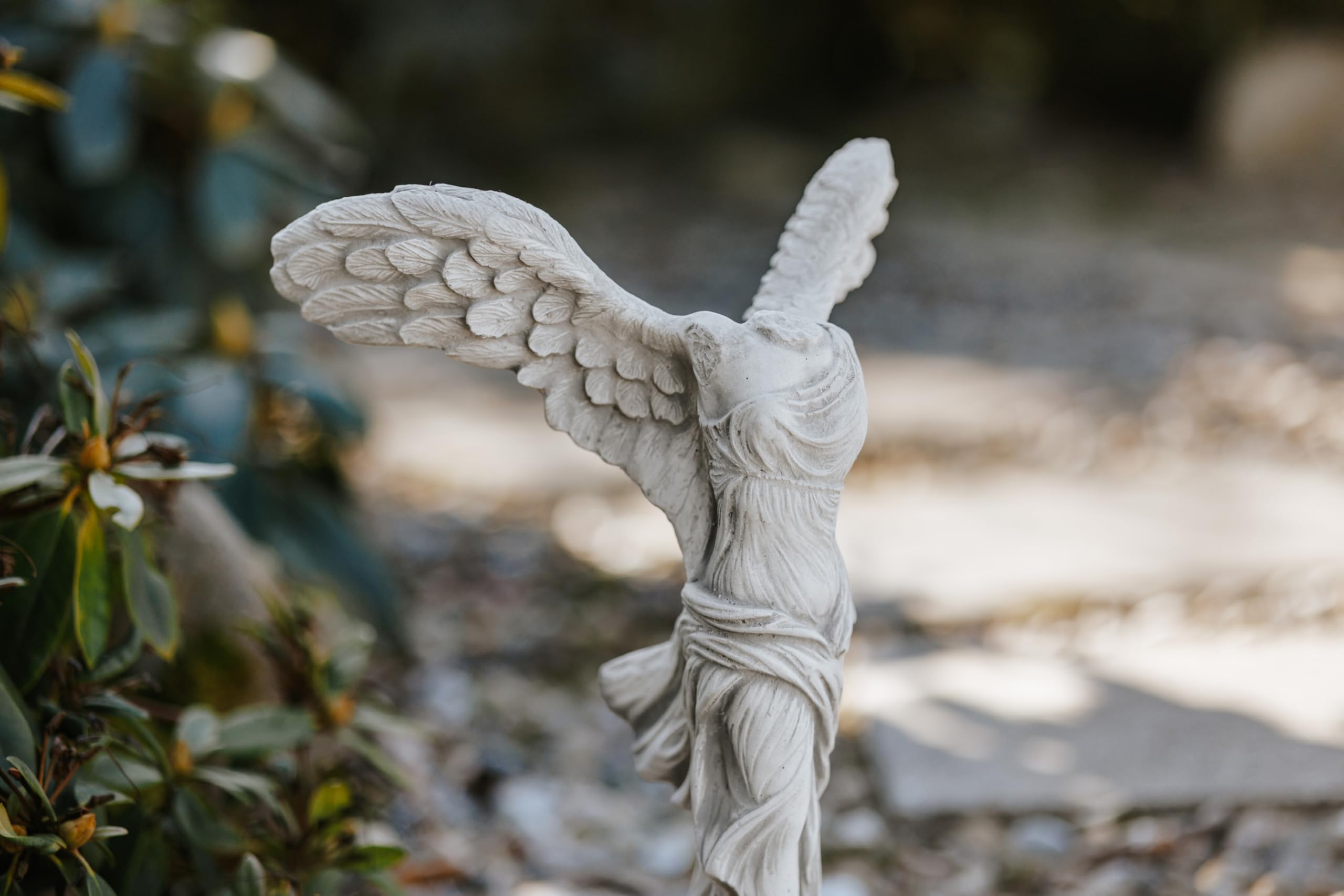 gartendekoparadies.de Nike von Samothrake Steinguss-Skulptur, Grau, 38 cm, 4 kg, Frostsicher, Klassische Gartendekoration