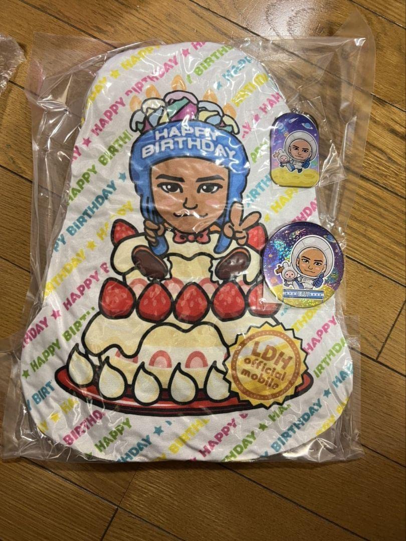 缶バッジELLY バースデー