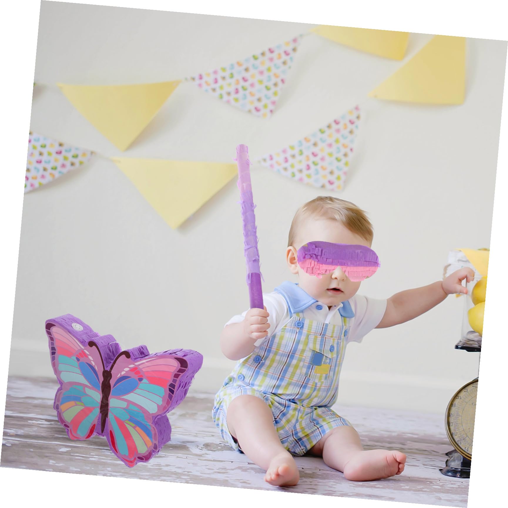 Piñata de palo en diseño vibrante de morada, decoración para fiestas de cumpleaños infantiles, incluye accesorio para romper, ideal para niñas