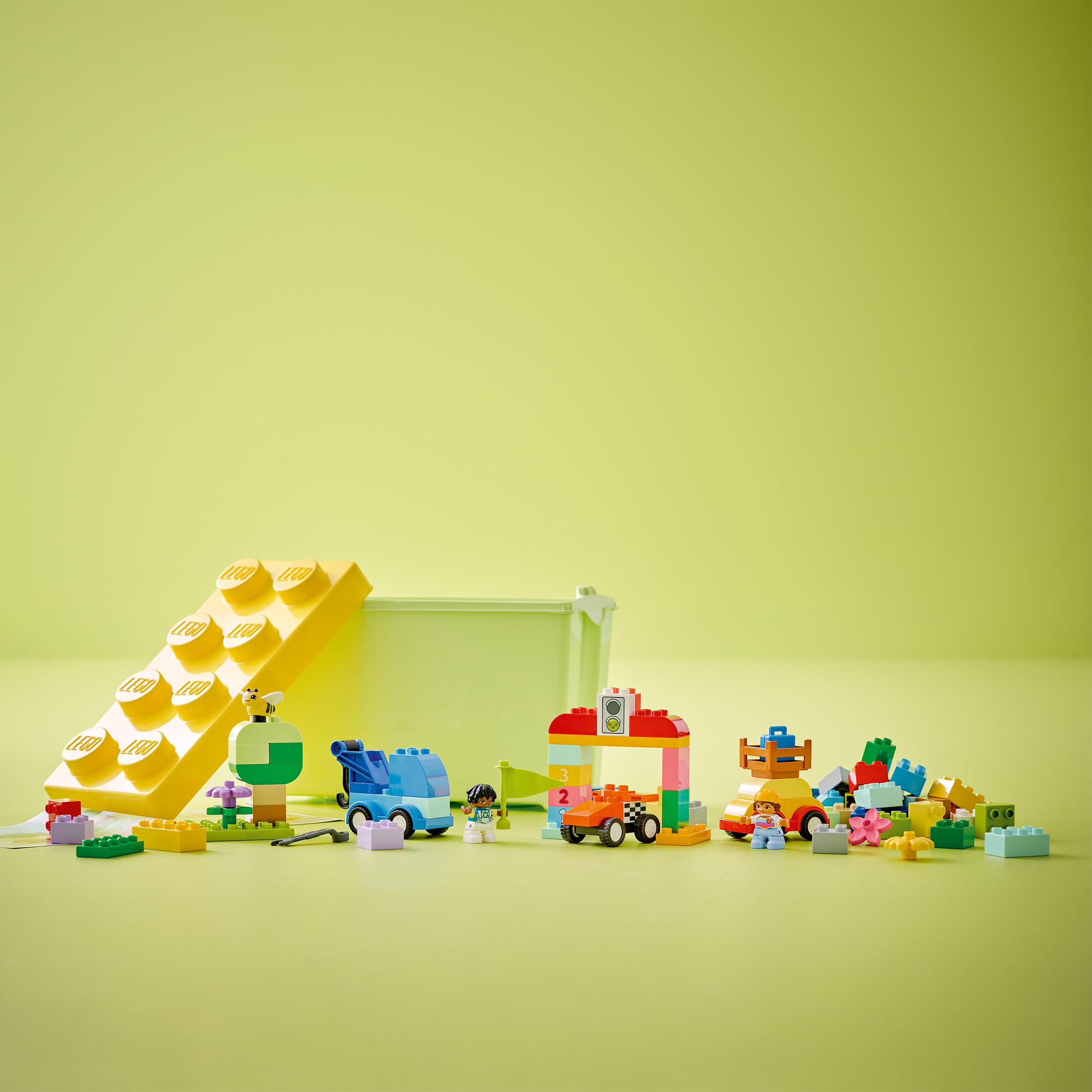 LEGO DUPLO Pudełko w kształcie klocka z autami i ciężarówkami, Kreatywna Zabawka dla Dziecka od 18 Miesięcy, Zestaw Edukacyjny dla Chłopca, Dziewczynki, Prezent dla Malucha i Przedszkolaka, 10439