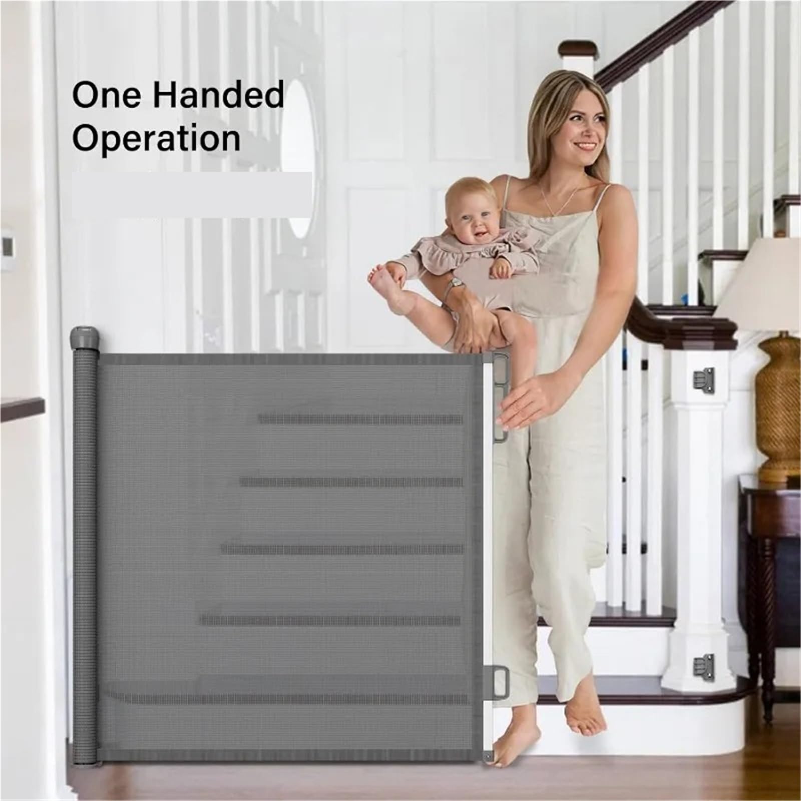 Puerta retráctil para perros para escaleras y puertas, ampliable hasta 54 pulgadas de ancho y 34 pulgadas de alto, malla segura para mascotas y niños pequeños (gris)