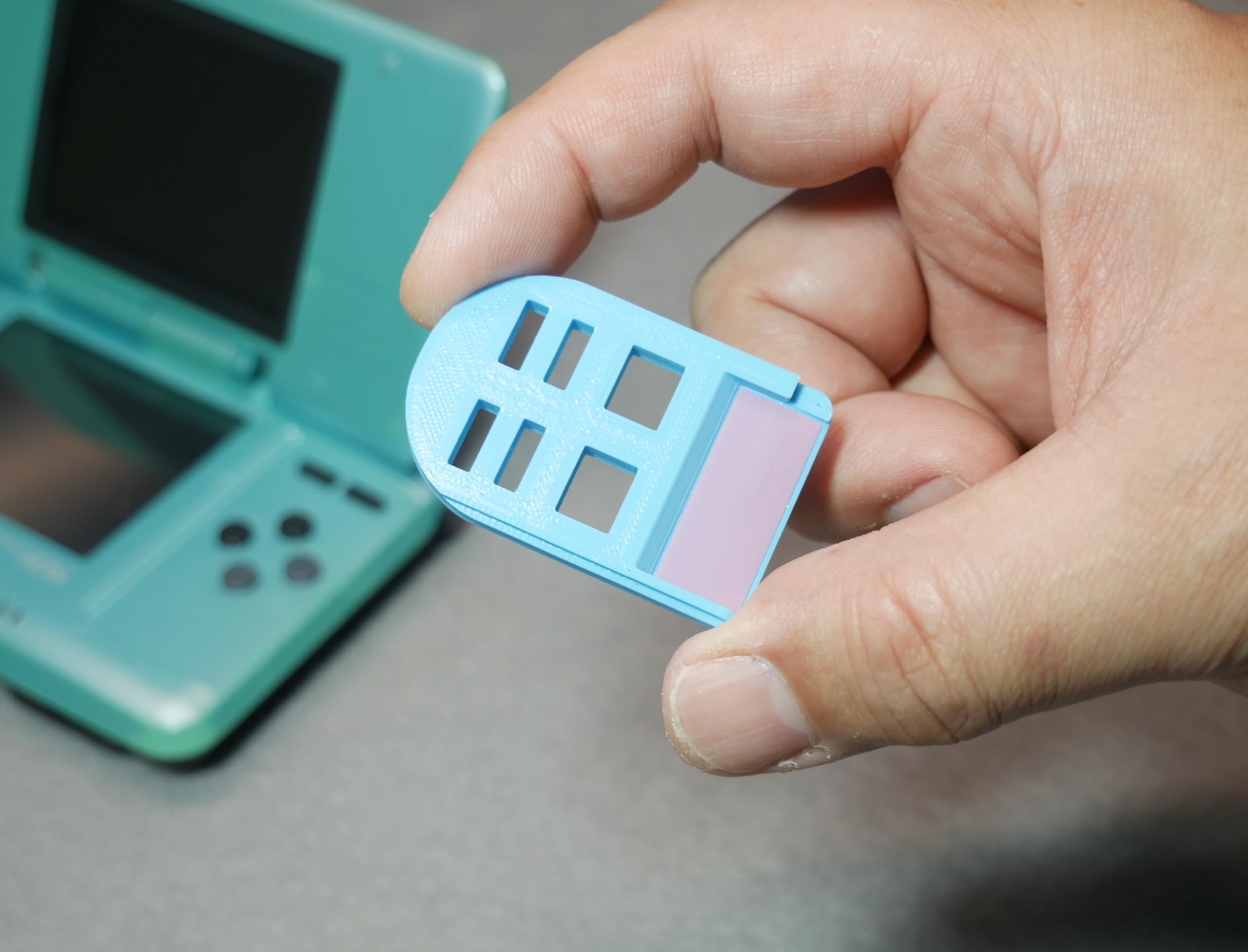 Amazon | PCER24「レトロゲームカード用クリーナー」 手入れのしにくい