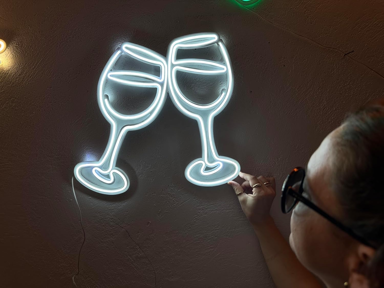 Cheers Wall Art, Neon Metal Wall Art, Cheers Wall Sign, Wine Wall Decor, LED Light Decor, Home Office Hotel Pub Bar Cafe Wall Decor (Without Remote Control)
