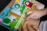 Vista 5 de Chuckle & Roar Libro de calcomanías reutilizables: Granja – 7 escenas de granja + 45 calcomanías reutilizables de primera calidad, actividades