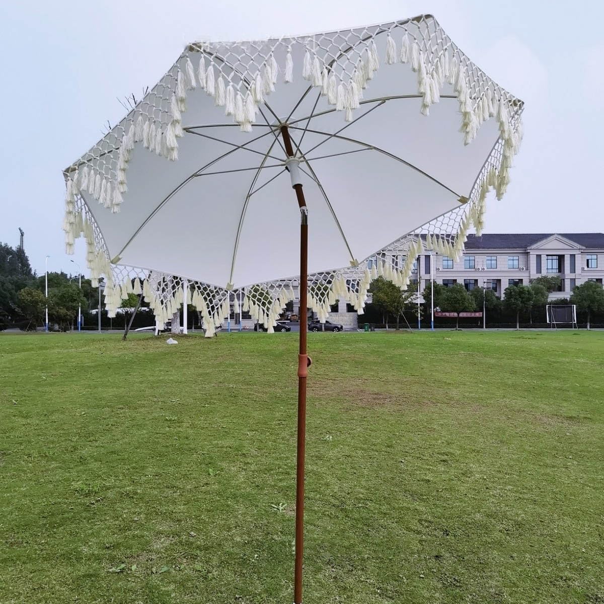 Ombrellone Boho con Frange per Patio Esterno, ombrellone da Spiaggia da 200 cm con inclinazione a Pulsante e palo in Acciaio Resistente, UPF50+, Bianco Antico