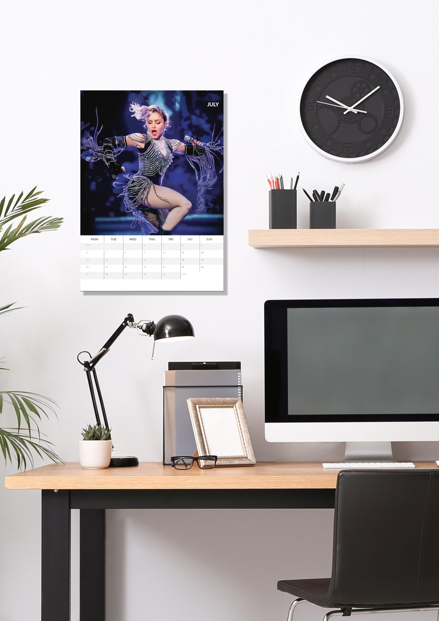 Amazon | Madonna 2026年カレンダー。 | カレンダー | 文房具