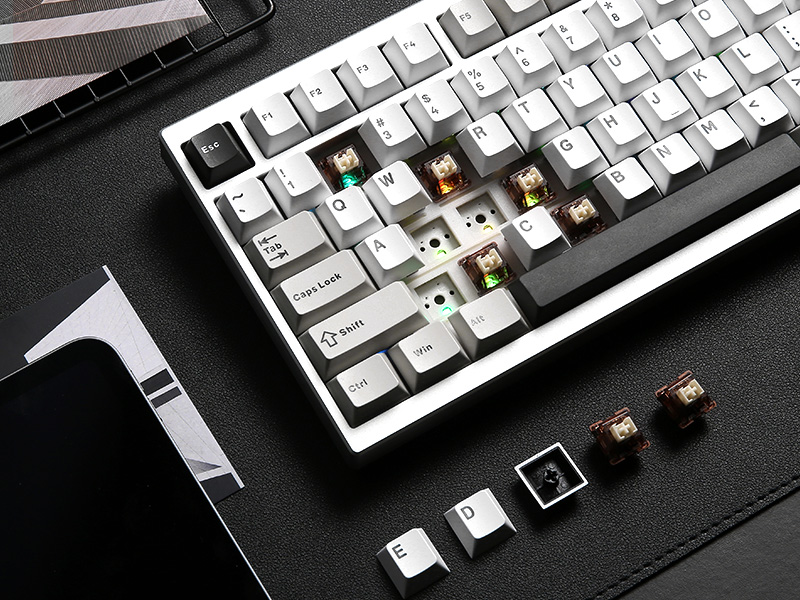 Amazon | YUNZII AL80 メカニカルキーボード ワイヤレス