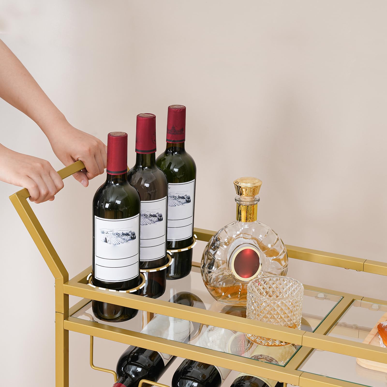 HOOBRO Carrello da Bar con Portabottiglie per Vino e Portacalici, Carrello da Servizio a 2 Livelli, con Ruote e Bordi Rialzati, per Sala da Pranzo, Soggiorno, Giardino, Festa, Pub, Dorato EGD11TC01