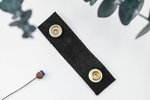 Miniatura 9 de KEYAIIRA - Juego de 3 soportes de cuero personalizados para cables con cierre a presión dorado - Soporte de cable de carga para portátil,