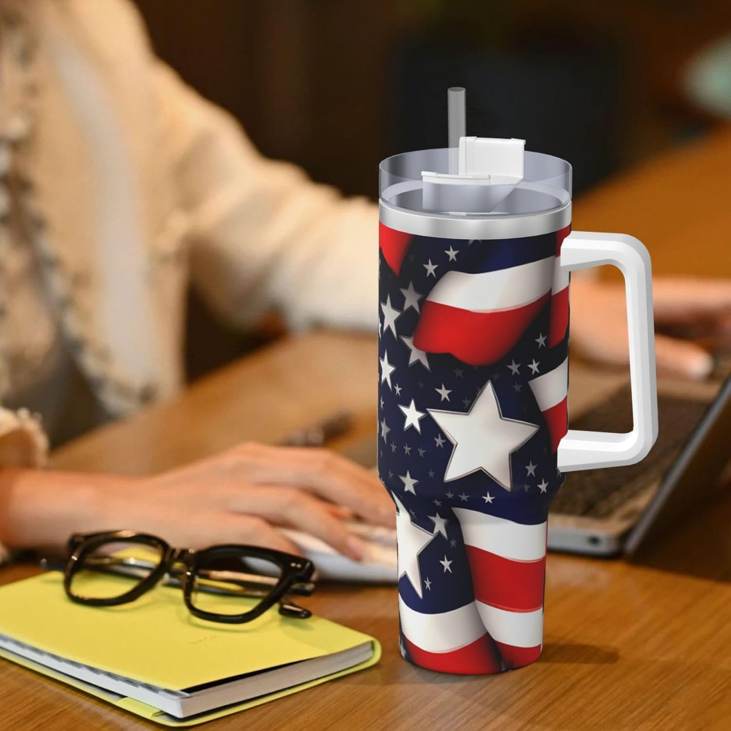 40 OZ American Flag Stars Stripes Print Ice Bully Cup with Handle Straw Lid Straw,Stainless Steel Tumbler Coffee Cup