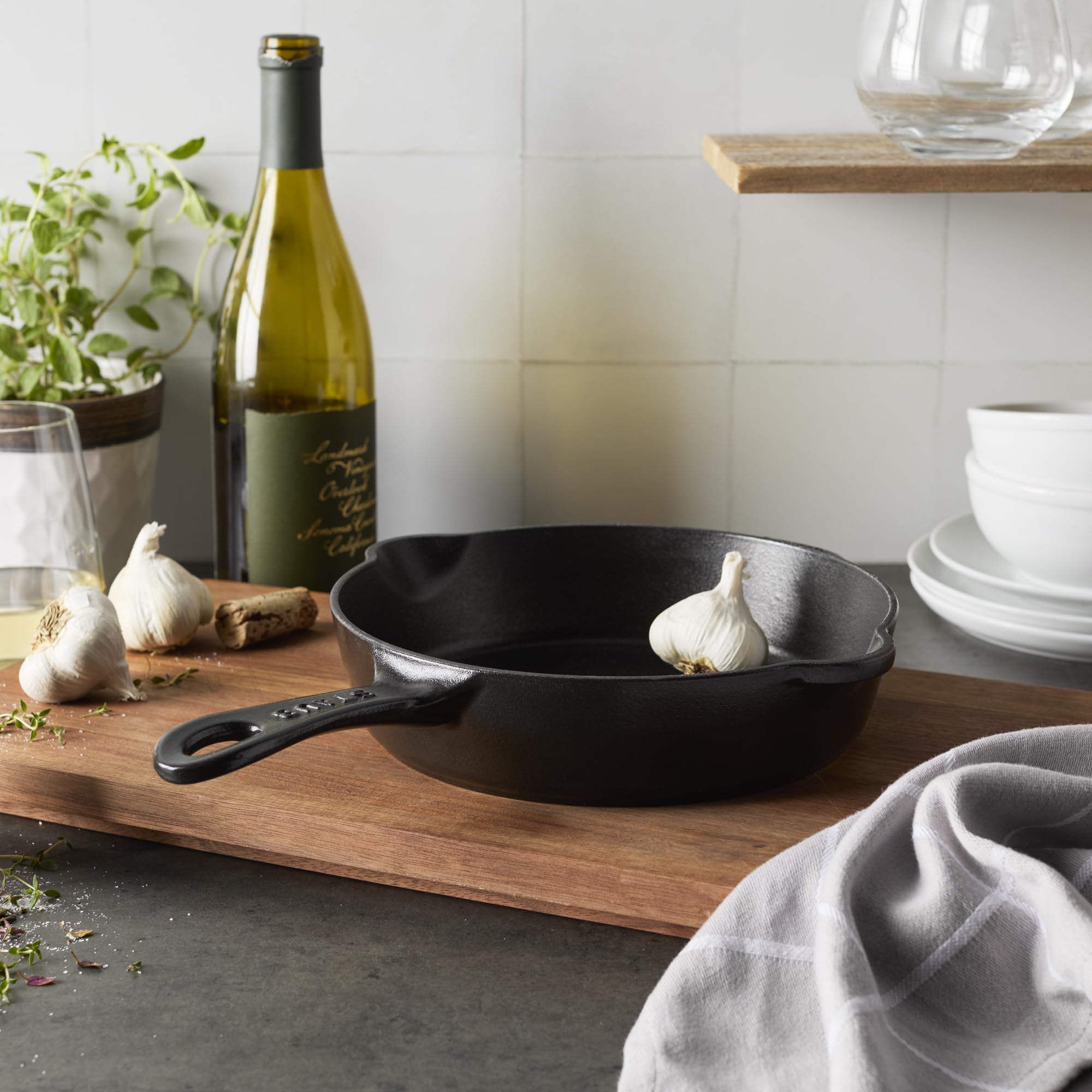 Amazon | STAUB 鋳鉄 8.5インチ トラディショナル ディープスキレット