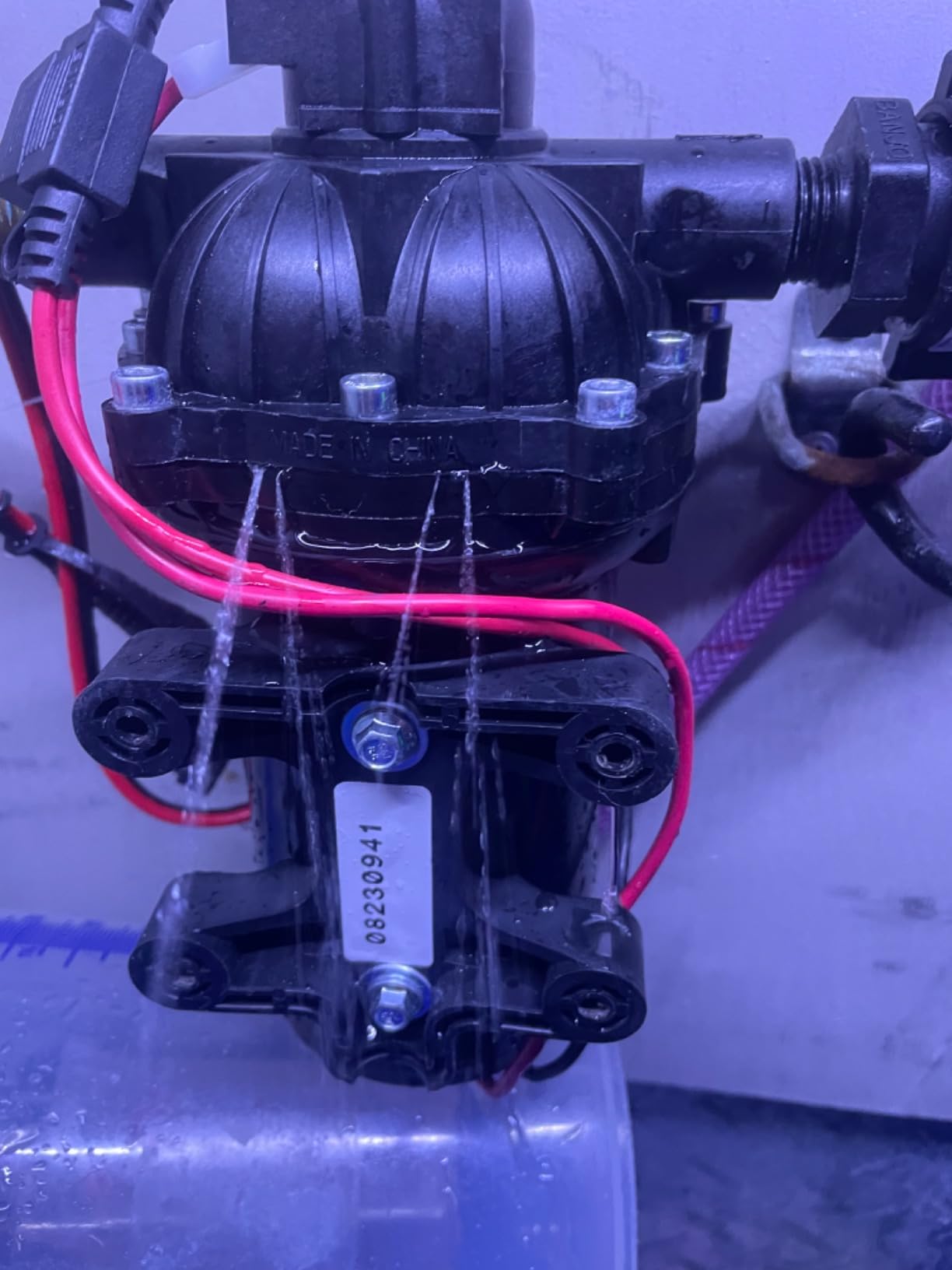 Pompe à Membrane Everflo EF5500-BOX 5,5 GPM 12V - Noire, Connexion 1/2" FNPT