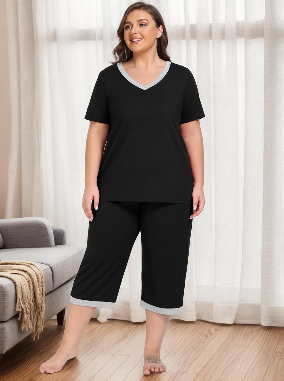 OLRIK Women's Capri Pajama Sets Plus Size Cute Floral Pjs Short Sleeve Tops and Pants Lounge Sets with Pockets (1X-5X) - Image 5