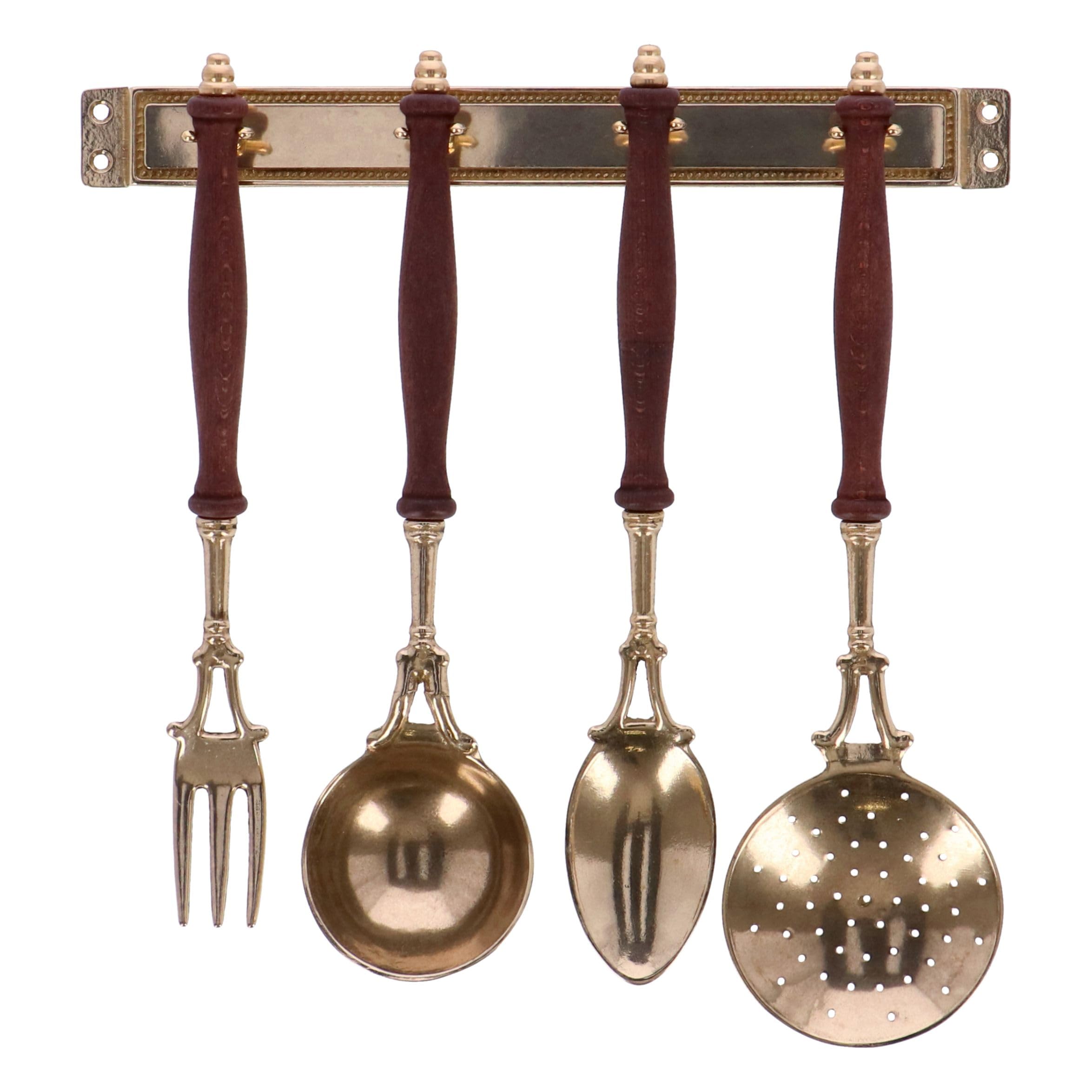 Louches de cuisine en laiton et bois pour une décoration de charme style maison de campagne