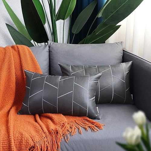 Miniatura 27 de BRAWARM Fundas de almohada de piel sintética de 18 x 18 pulgadas, fundas de almohada de cuero negro, paquete de 2, almohadas decorativas de cuero