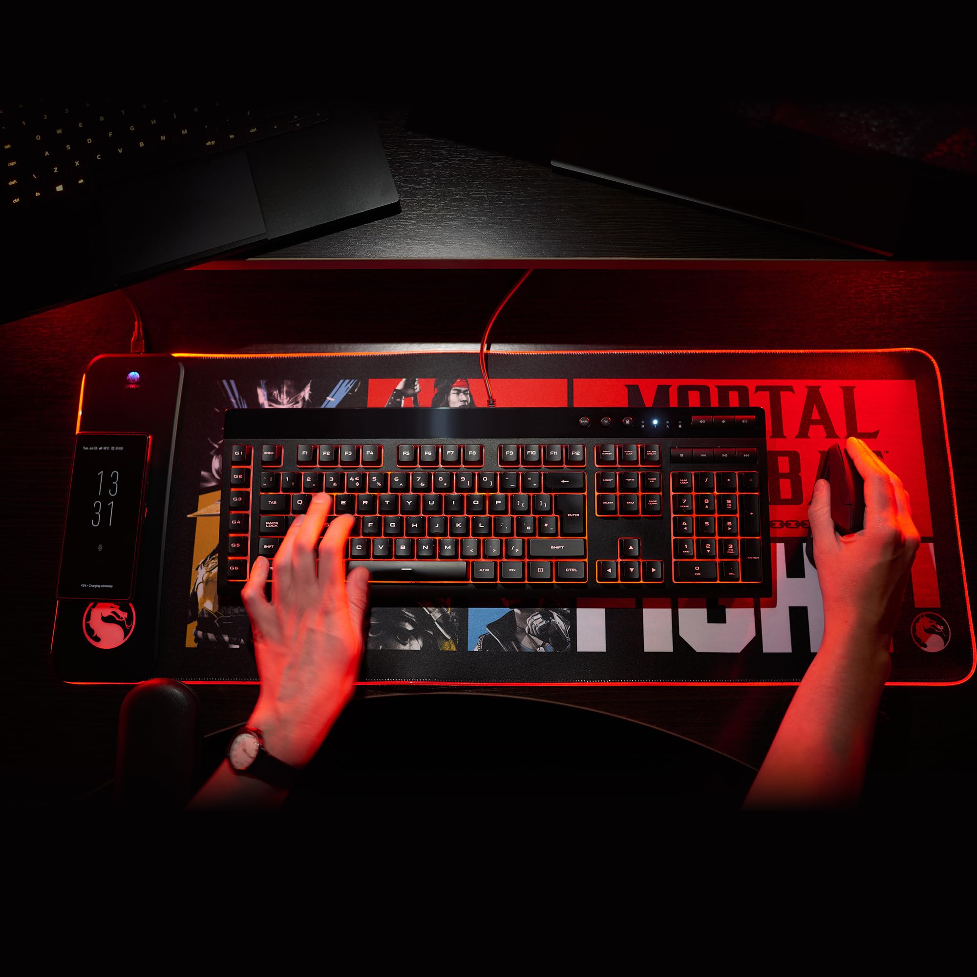 Numskull Games Mortal Kombat XL RGB Gaming-Mauspad mit 15W kabellosem Ladegerät | Anpassbare LED, rutschfest, wasserabweisend