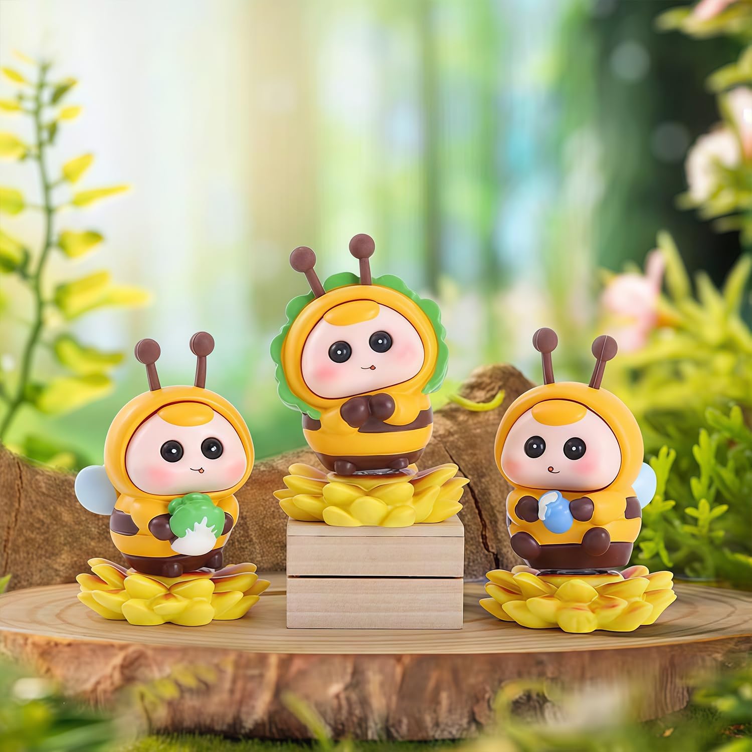 Spinnable Little Cute Bee Series Blind Box Figures, Random Design Action Figures Collectible Toys for Birthday Gift, Home Decorations, Single Box