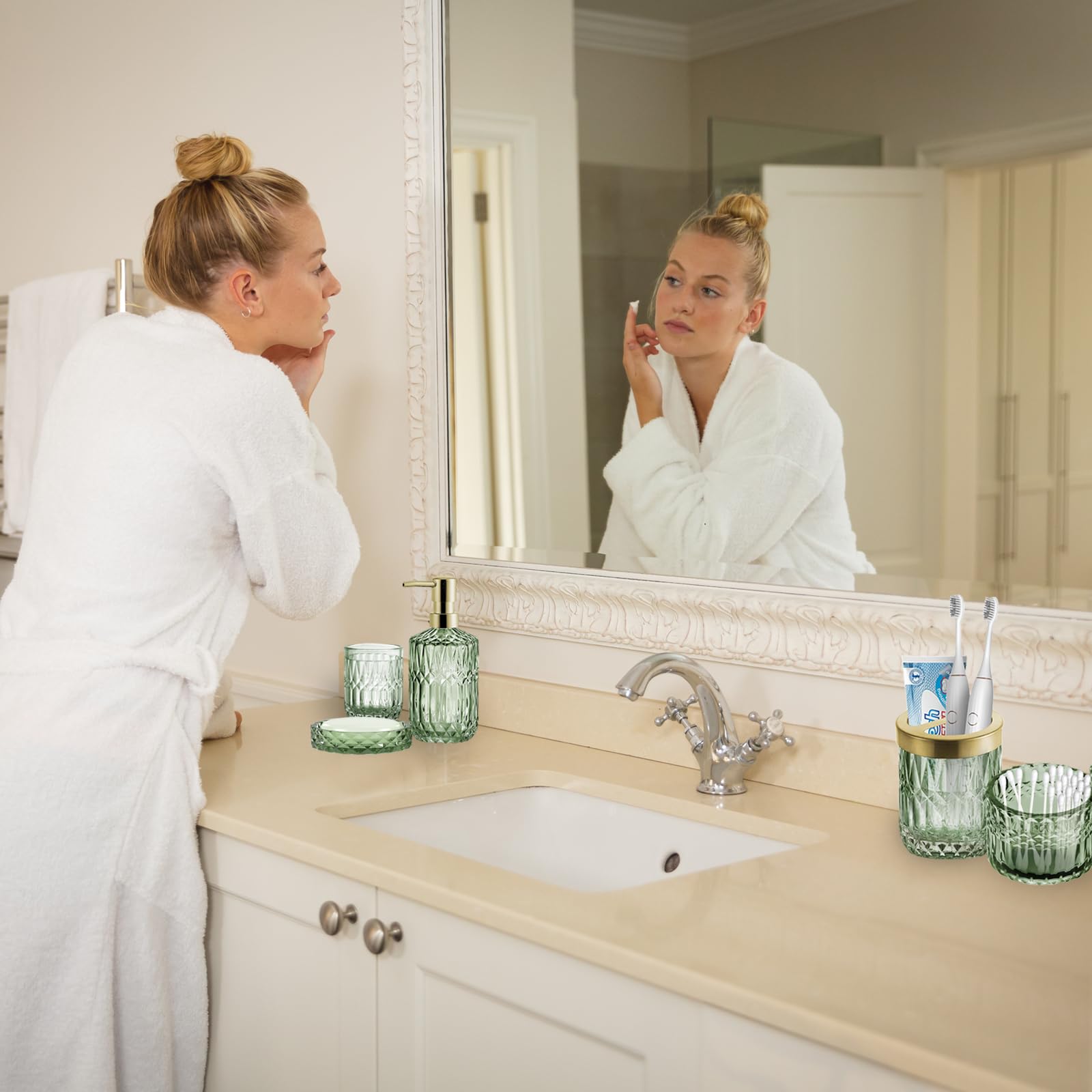 RUNQIN Seifenspender Zahnputzbecher Set, 5 Badezimmer Set mit Zahnbürstenhalter, Zahnputzbecher,Seifenschale,Seifenspender,Wattestäbchen Gläser, Bad ZubehöR Set für Edle Badezimmer Deko in Grünes Glas