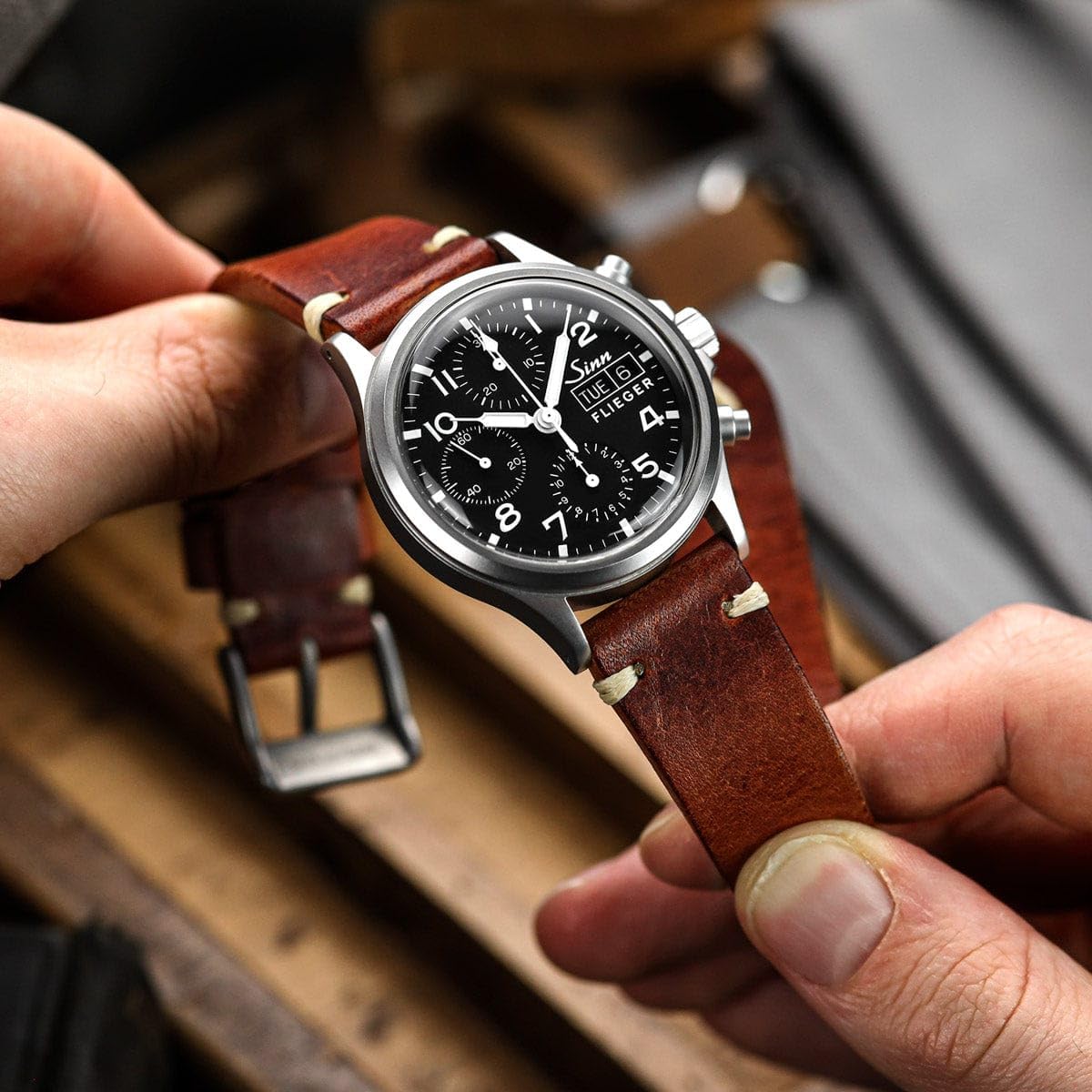 WatchGecko Einfaches, handgefertigtes Lederarmband | Zertifiziertes Ersatzarmband aus echtem italienischem Leder, Vintage-Stil, doppelte Naht, einfach anzubringen