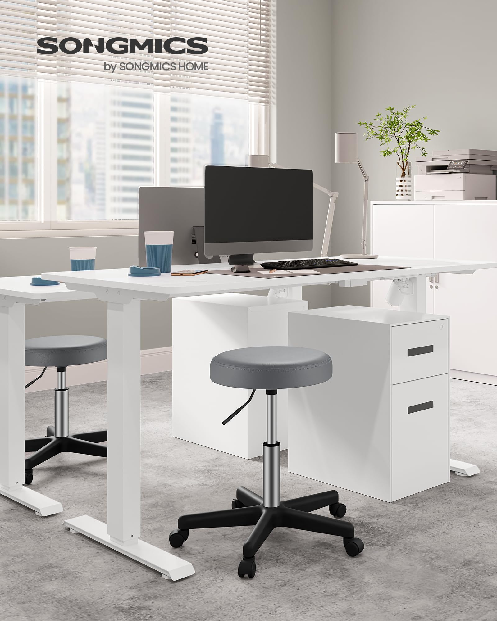 SONGMICS Sgabello Girevole con Ruote, Altezza Regolabile 46-58 cm, Sgabello da Bar Imbottito Rivestito in PU, Sgabello da Lavoro per Studio Ufficio Salone di Bellezza, Grigio Tortora LJB061G01