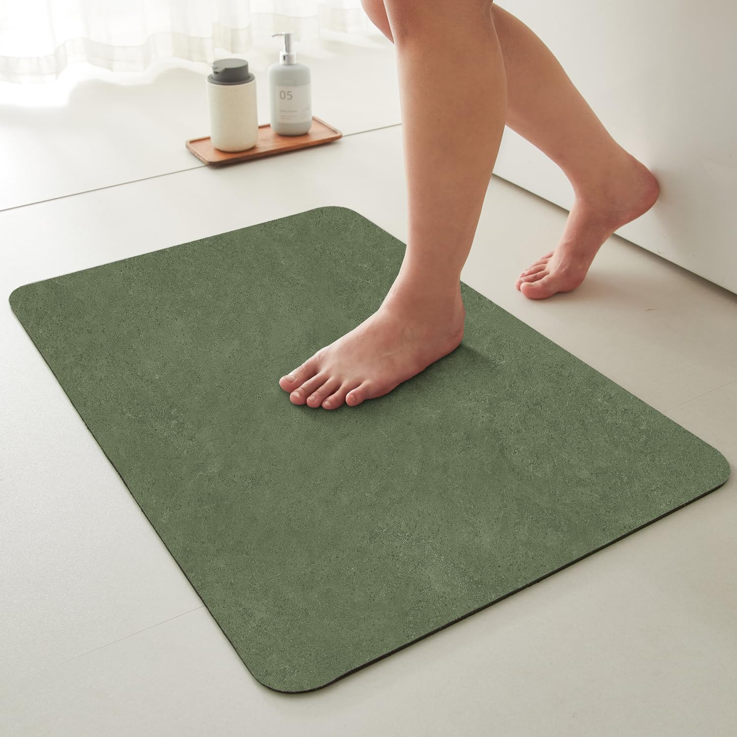 TYUU Bathroom Mat Quick Dry, Bathroom Rugs Non Slip Washable Thin Absorbent Bath Mat Fits Under Door Bathroom Floor Mat Perfect for Bath, Shower, or