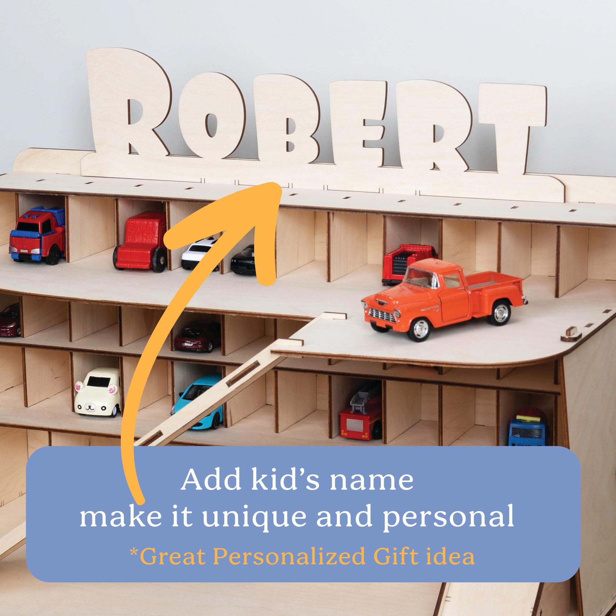 TOYBOX Nachhaltiges Holzspielzeug Auto Garage Set mit individuellem Namen, Spielzeug für Kinder ab 3 Jahren