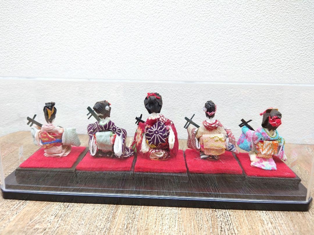 手作り　芸姑＆三味線　5体　ちりめん細工　人形　置物　ケース入　綿棒細工 手作り 芸姑＆三味線 5体 ちりめん細工 人形 置物 ケース入 綿棒細工