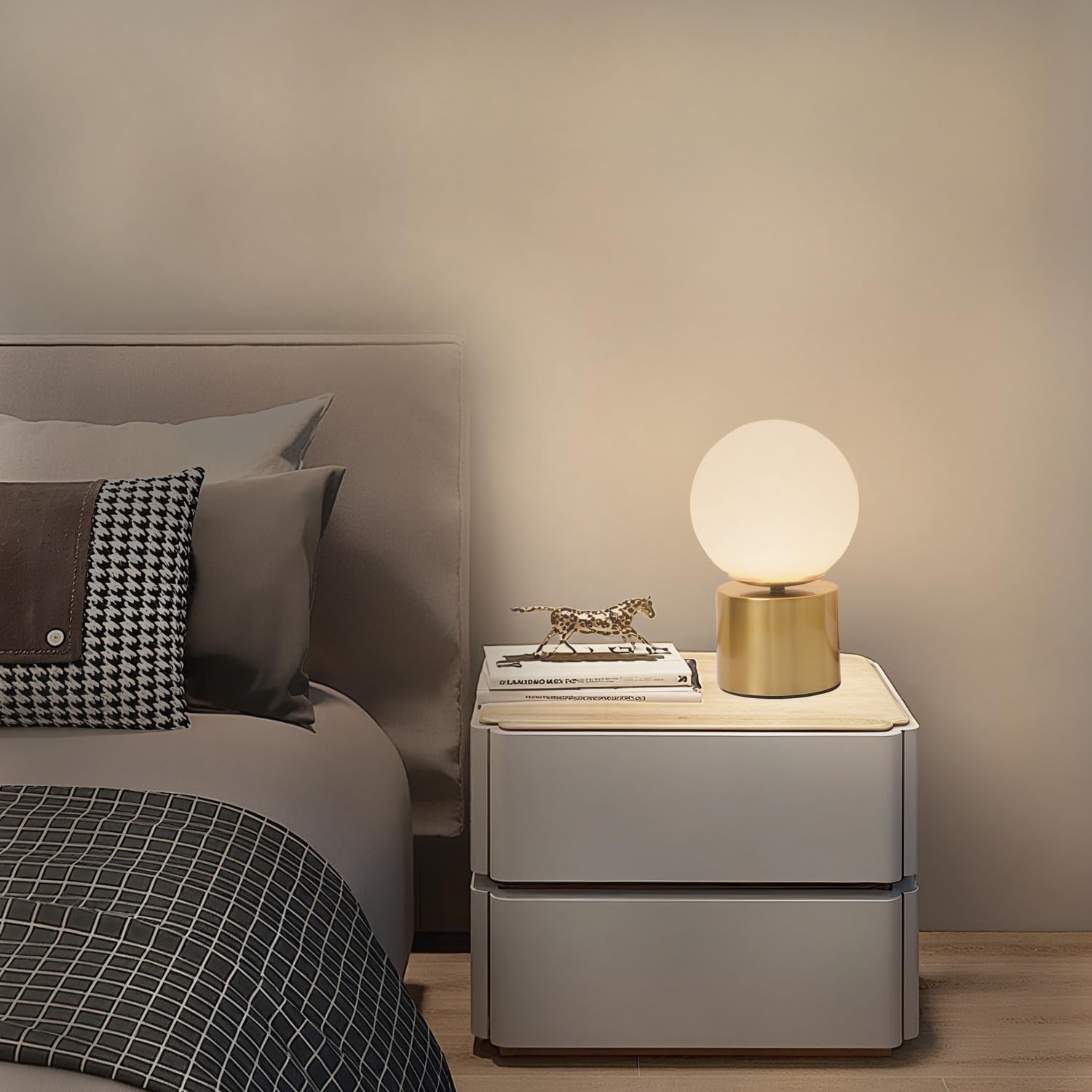 9.3 Ins Modern Gold Globe Table Lamp, Round Bedside Nightstand Lamp with White Glass Shade Metal Base Desk Lamp for Bedroom Bedside Lamp Living Room End Table