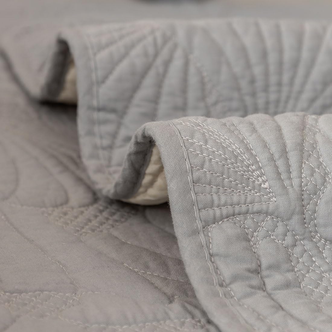Solid Color Leaves Sofa Cover Cotton Quilted Couch Cover Anti-Slip Sectional Couch Covers Sofa Slipcover for Dogs Cats Pet Love Seat Recliner Armrest Backrest Cover (Grey A,36''x47'')