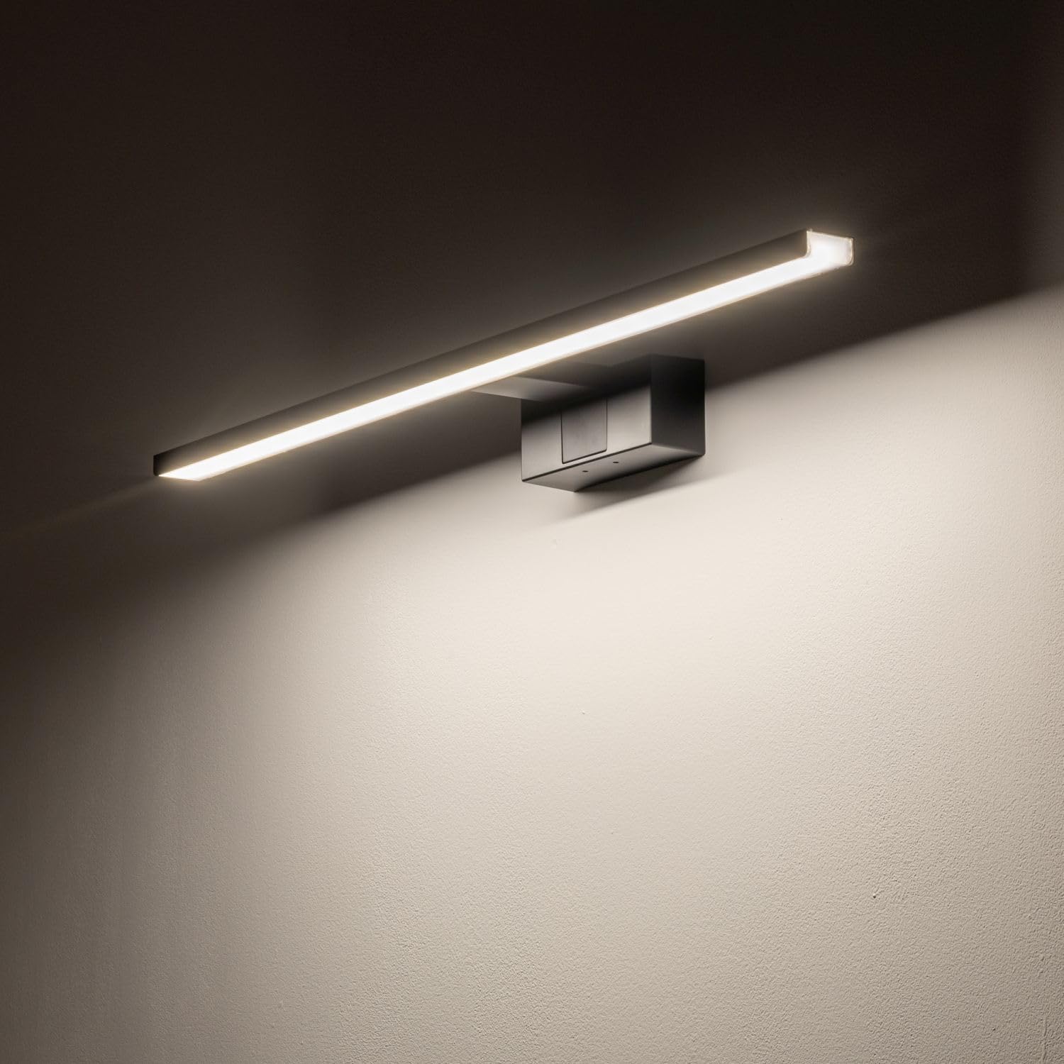 Licht-Erlebnisse LED Badlampe Wand 60 cm lang IP44 Schwarz 3000 K 850 lm warmweiß hell Aluminium Modern Spiegelleuchte Wandlampe innen Spiegel Badezimmer