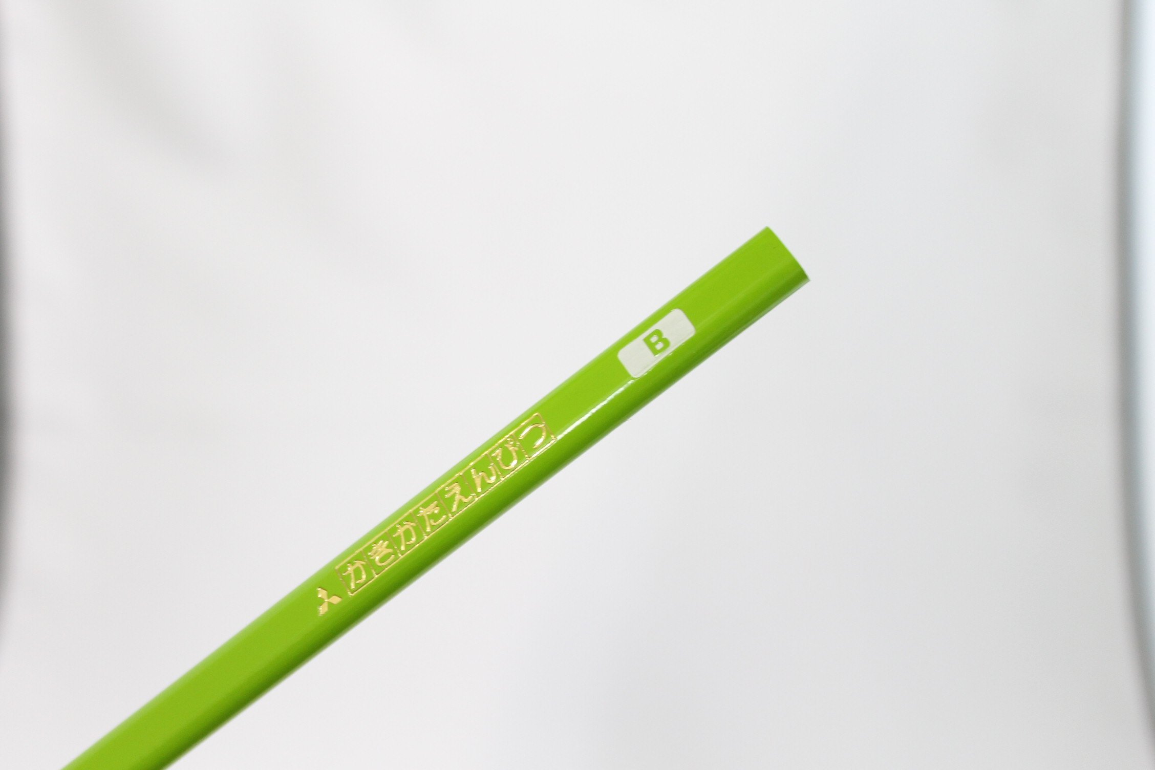 Amazon.co.jp: 三菱鉛筆 かきかた鉛筆 三角軸 B 黄緑 1ダース