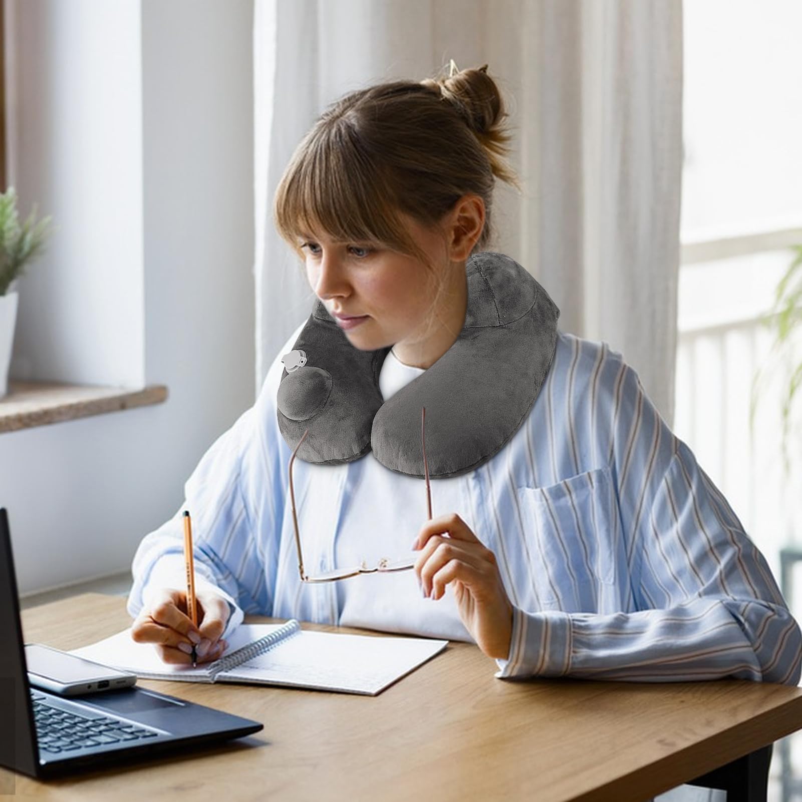 Nadmuchiwana podróżna poduszka pod szyję – ergonomiczny zagłówek powietrzny z pompką ręczną, zmywalny pokrowiec, kompaktowe etui – idealne rozwiązanie do odpoczynku do samolotu, samochodu, podróży