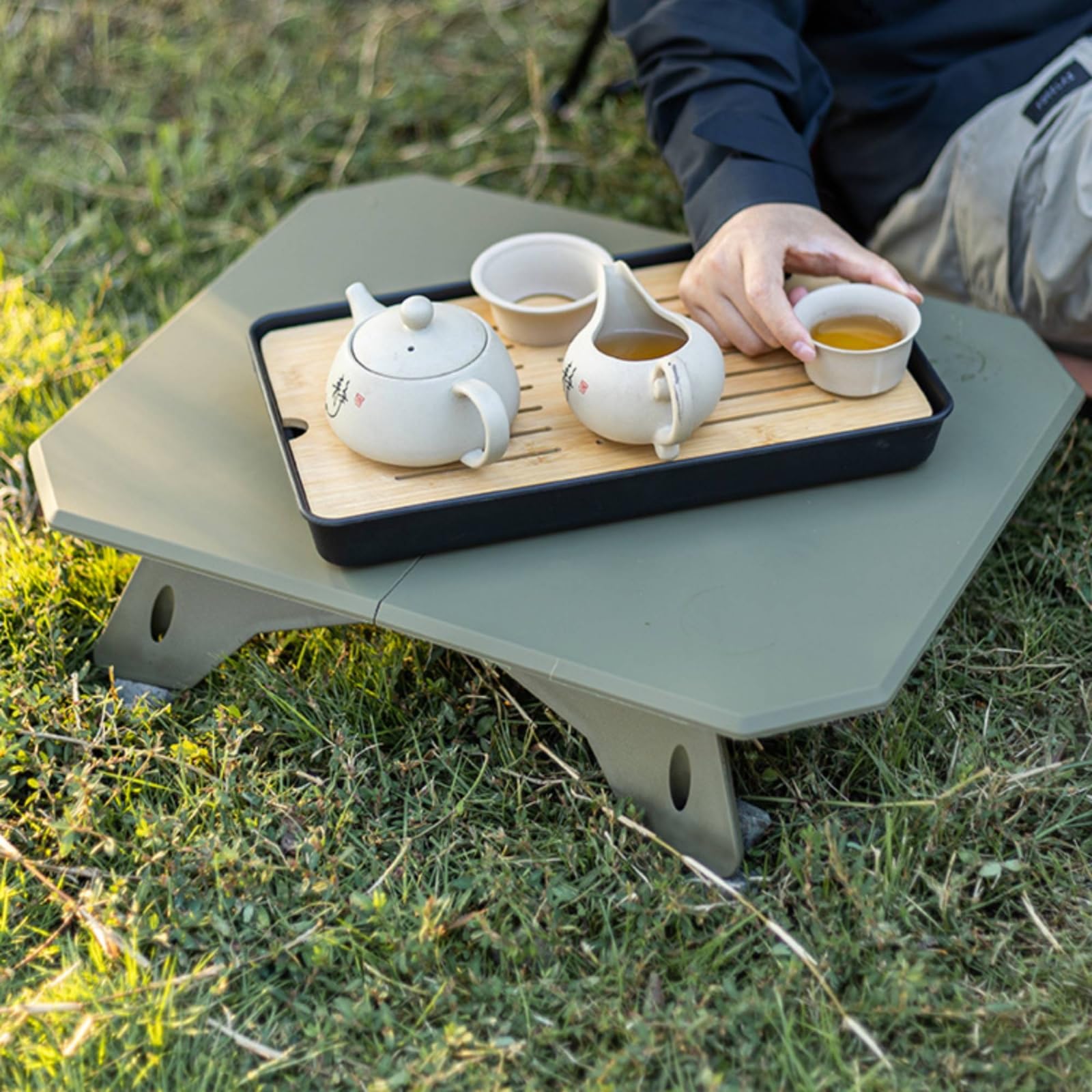 LOVIVER Tavolo da Picnic Pieghevole Tavolo da Campeggio Tavolino Portatile Piano Pieghevole Struttura in E Alluminio Regolazione Bassa O Alta Trasporto Facile, Verde